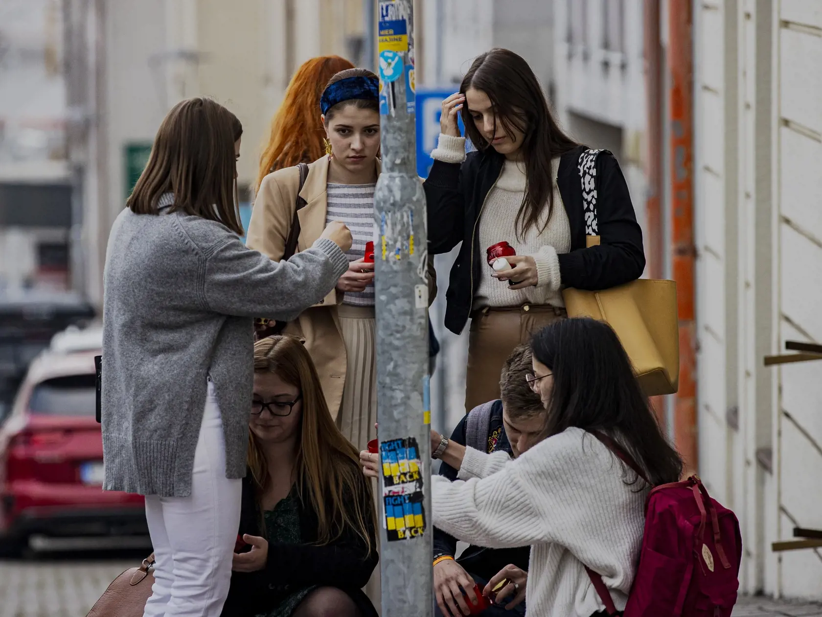 Na Zámockej ulici v Bratislave prišlo k streľbe po ktorej zostali na ulici ležať telá dvoch obetí. Na snímke miesto činu pred barom Tepláreň.