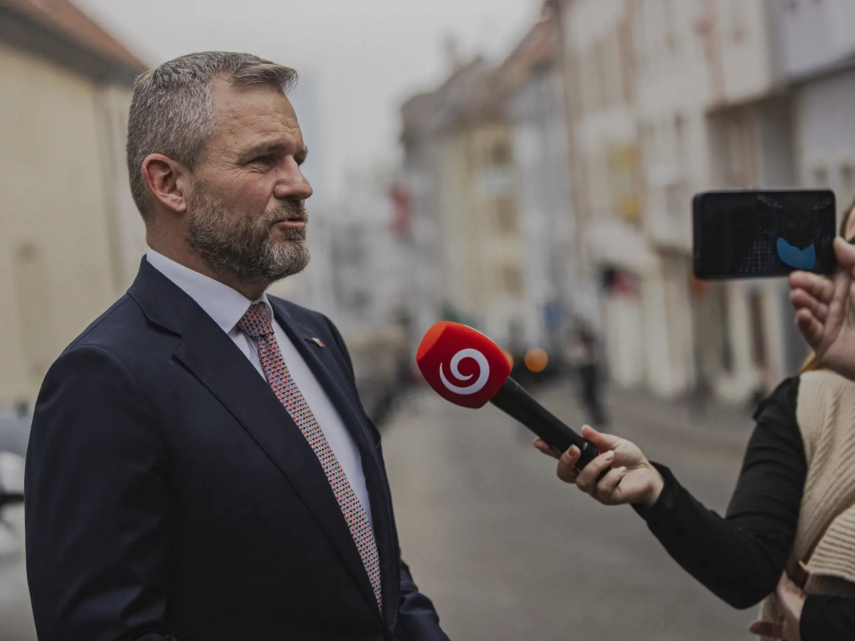 Na Zámockej ulici v Bratislave prišlo k streľbe po ktorej zostali na ulici ležať telá dvoch obetí. Na snímke miesto činu pred barom Tepláreň.