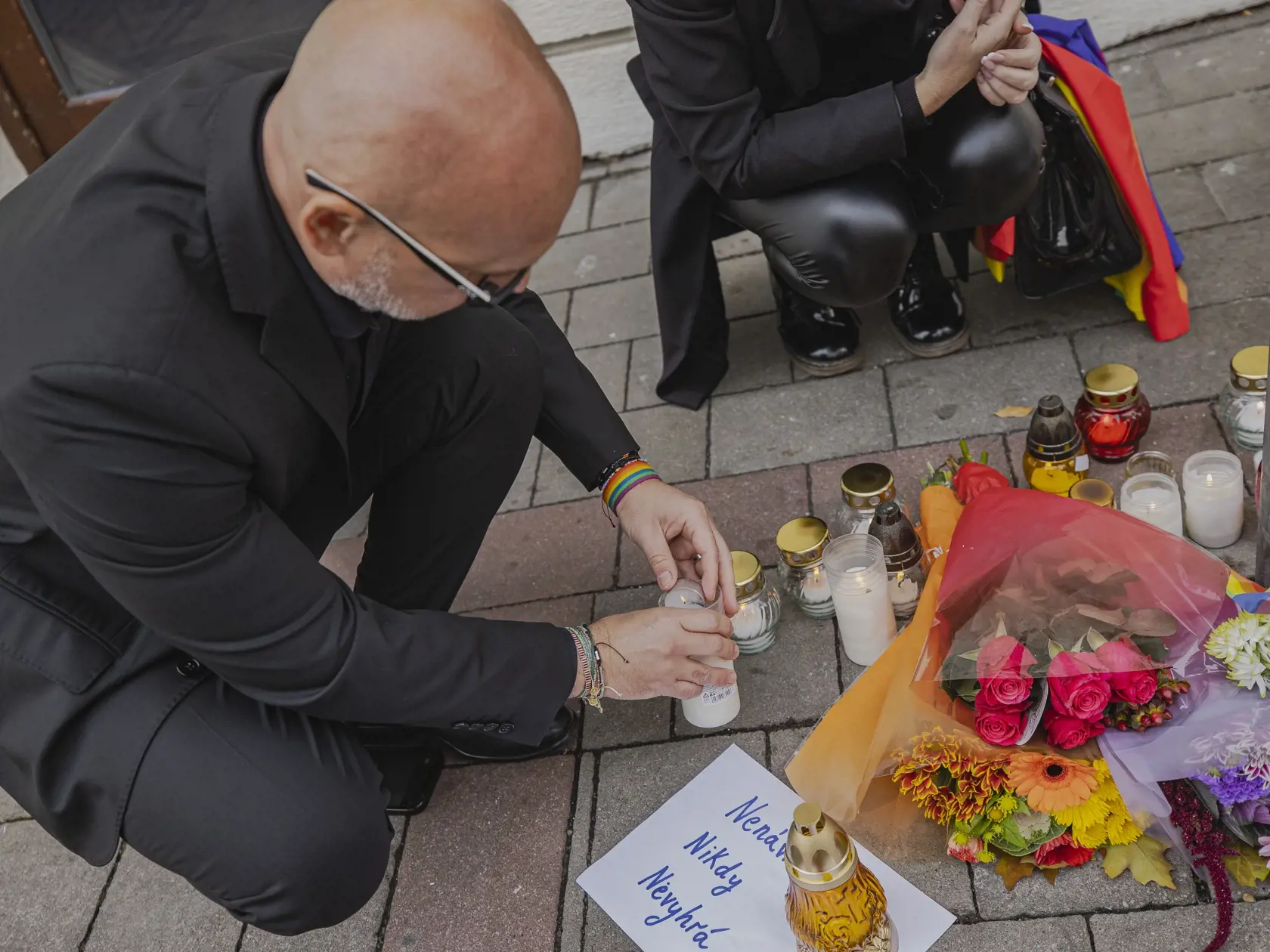 Na Zámockej ulici v Bratislave prišlo k streľbe po ktorej zostali na ulici ležať telá dvoch obetí. Na snímke miesto činu pred barom Tepláreň.