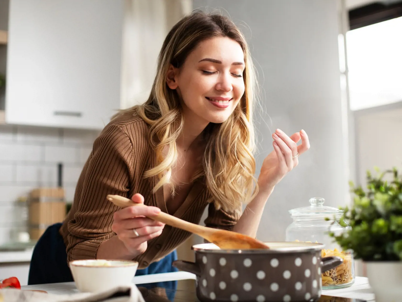 Attractive,Woman,Cooking,In,Modern,Kitchen.,Beautiful,Woman,Cooking,Delicious