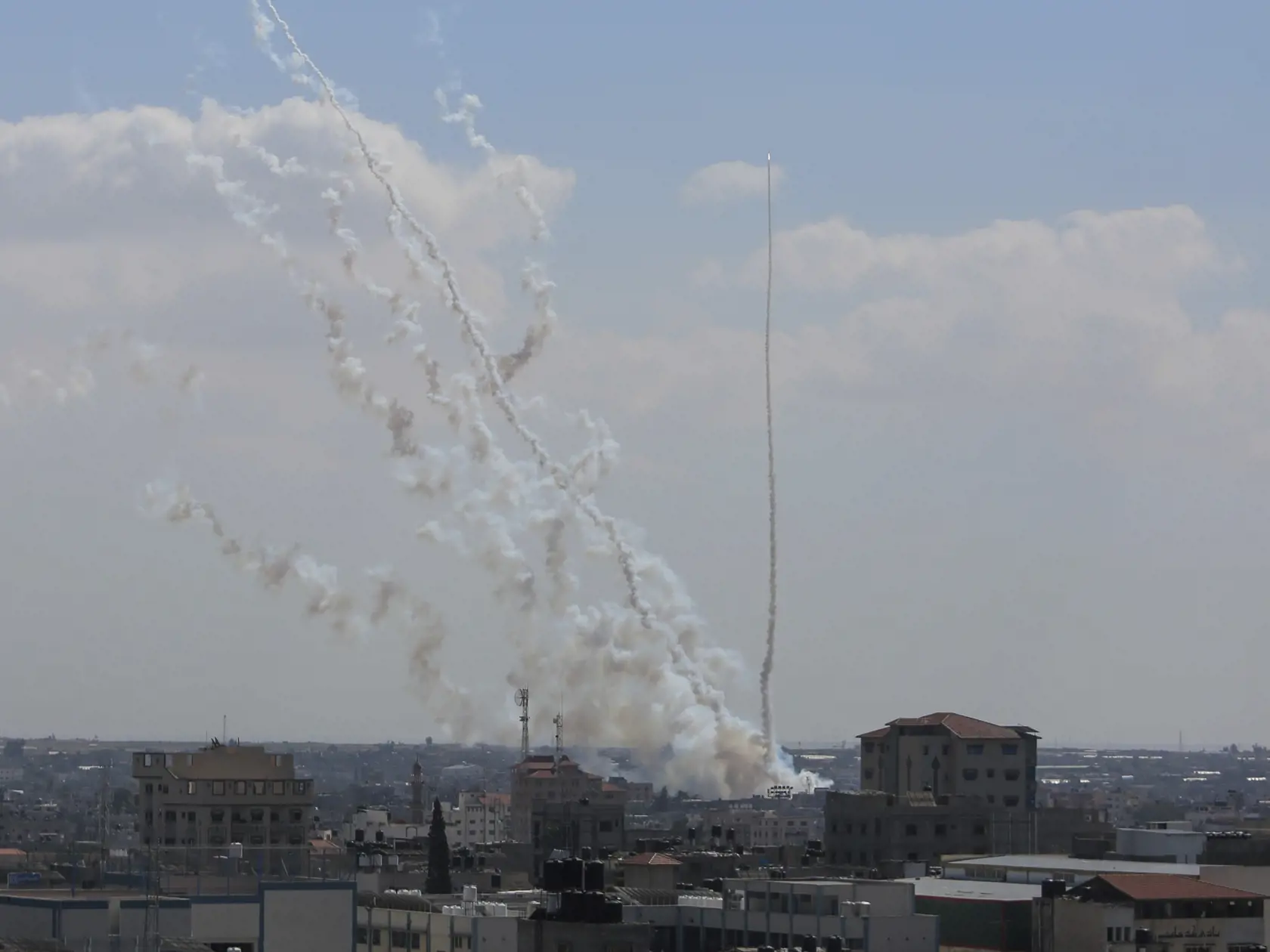 JB 57 Gaza - Rakety vystrelené z pásma Gazy na Izrael 13. októbra 2023. FOTO TASR/AP

Rockets are fired toward Israel from the Gaza Strip, Friday, Oct. 13, 2023. (AP Photo/Hatem Ali)