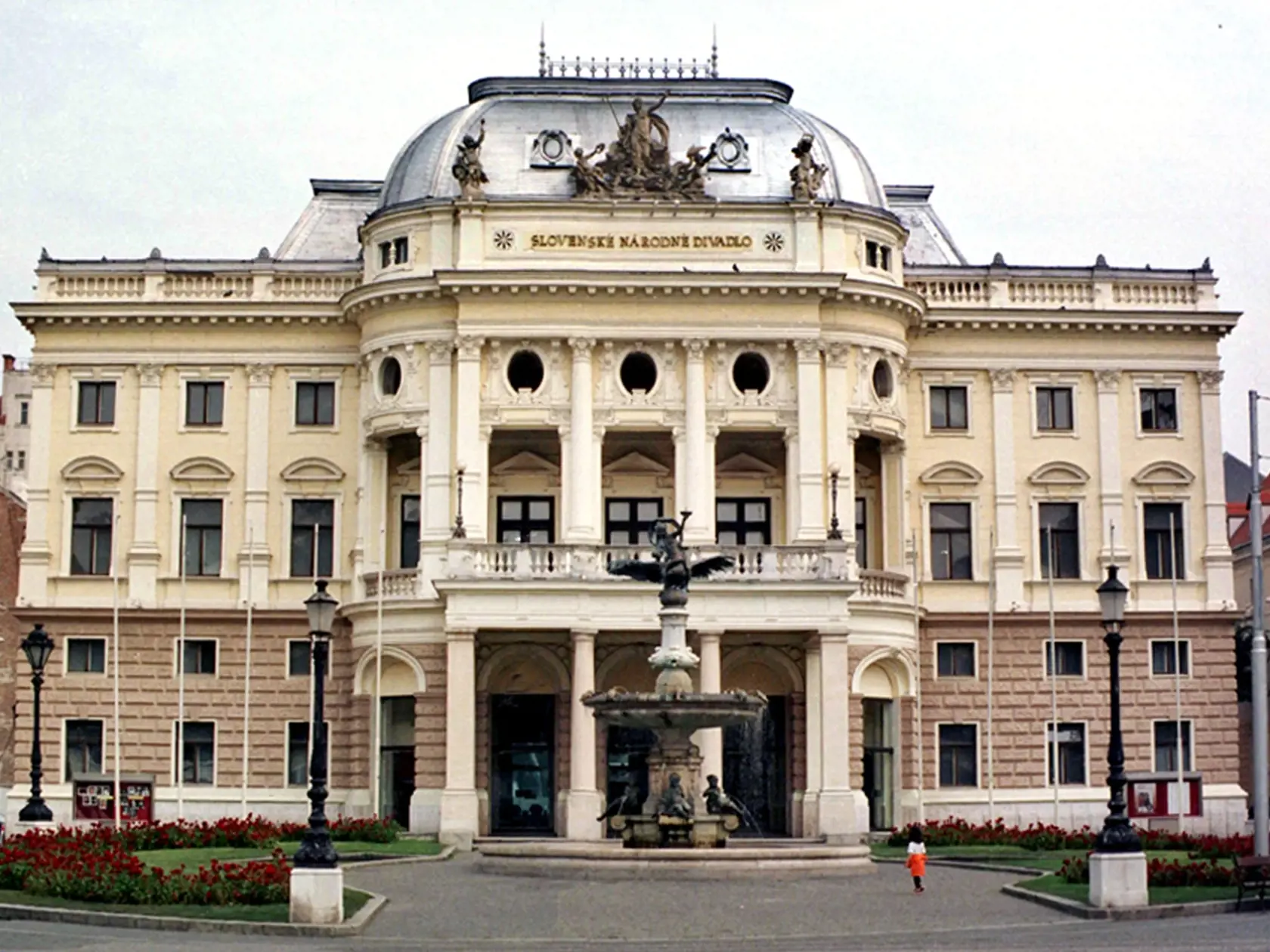 Historická budova SND v Bratislave.