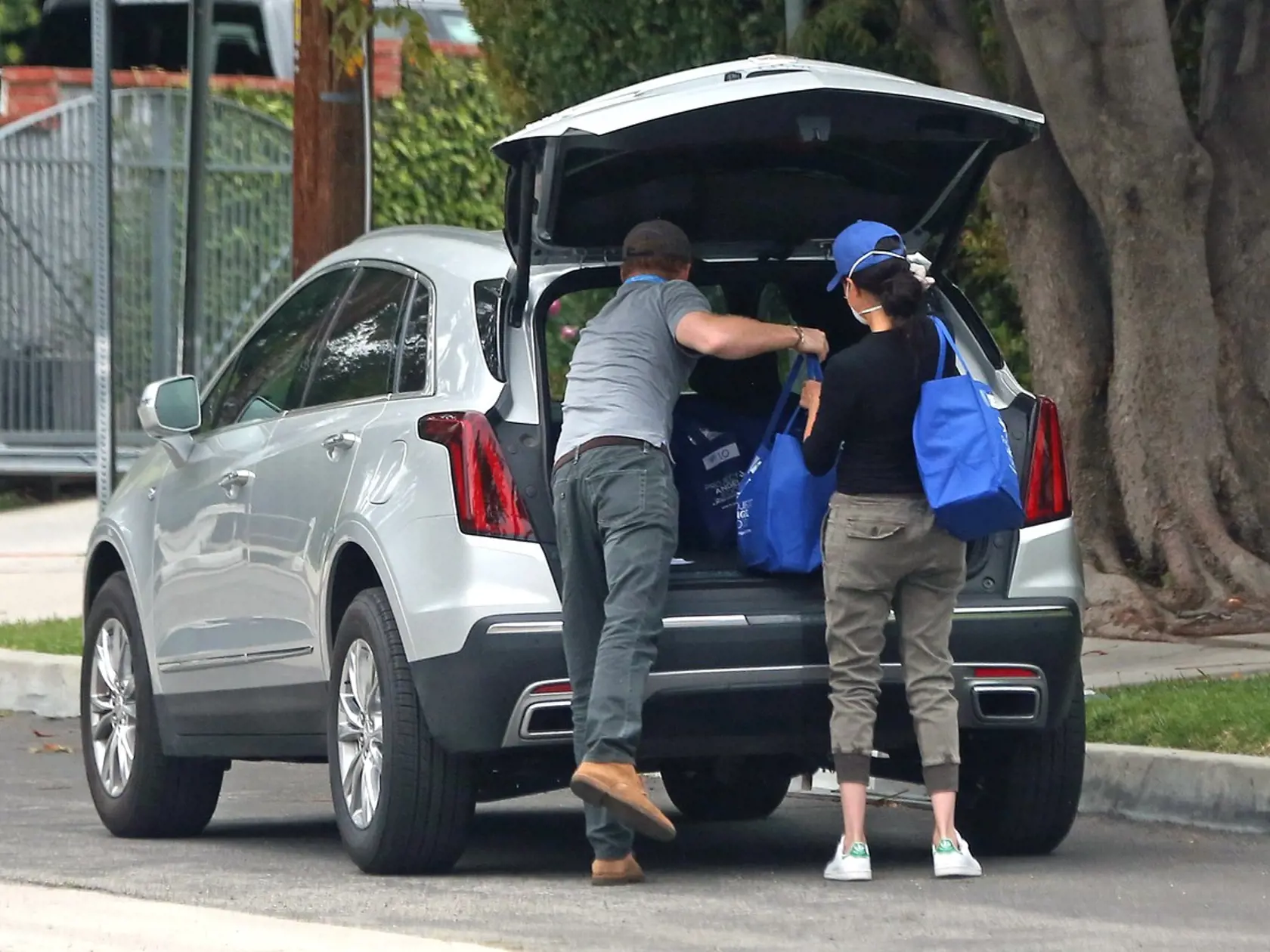 Harry a Meghan pomáhajú v Los Angeles.