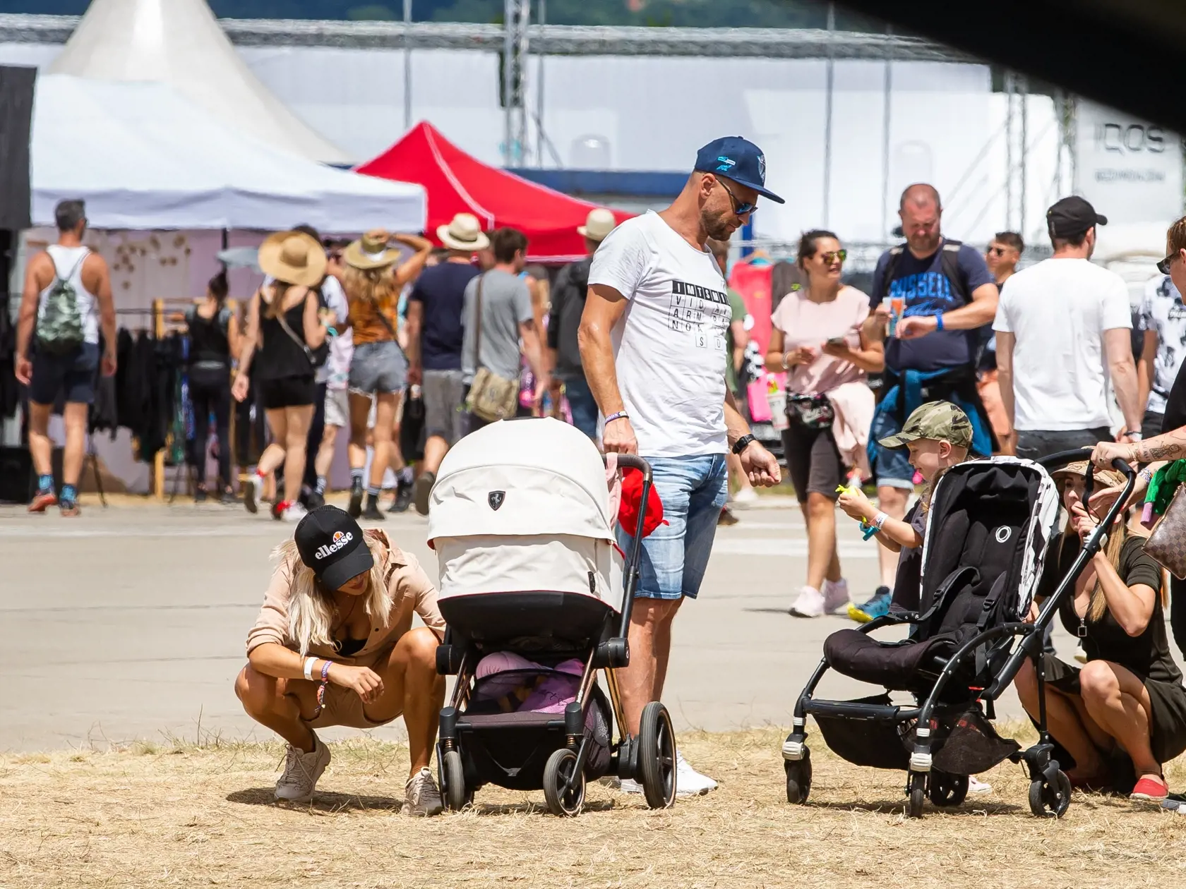 Tretí deň hudobného festivalu "POHODA 2022" na letisku v Trenčíne. Na snímke Ivana Gáborík s manželom Mariánom Gáboríkom. 