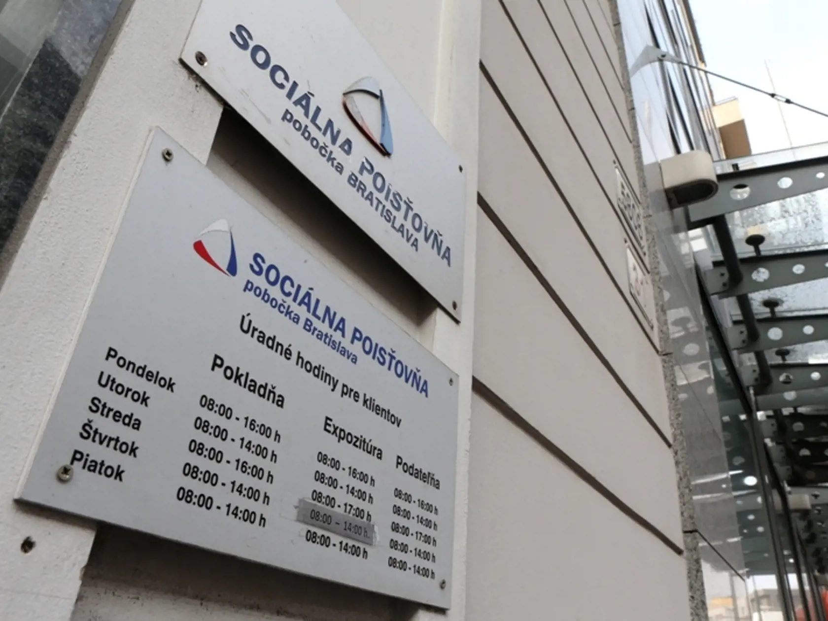 Sociálna poisťovňa (SP) od 1. januára 2023 automaticky zvýši dôchodky o 11,8 %. Dôchodcovia teda nemusia o nič žiadať.