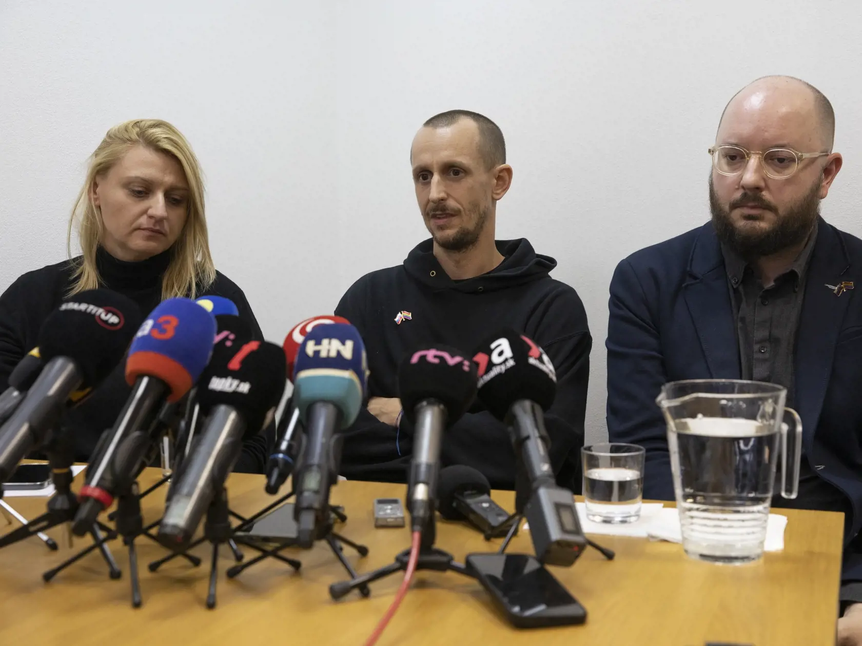 Na snímke je TK , v strede Roman Samotný, majiteľ klubu Tepláreň, kde zavraždili dvoch mužov.