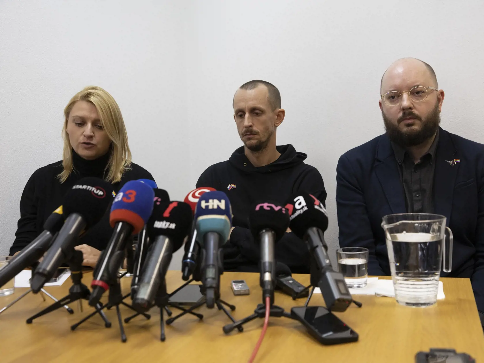 Na snímke je TK , v strede Roman Samotný, majiteľ klubu Tepláreň, kde zavraždili dvoch mužov.
