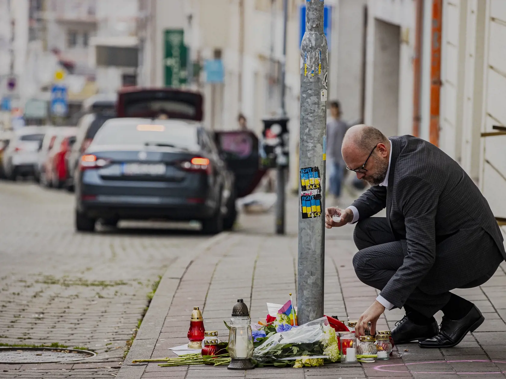 Na Zámockej ulici v Bratislave prišlo k streľbe po ktorej zostali na ulici ležať telá dvoch obetí. Na snímke miesto činu pred barom Tepláreň.