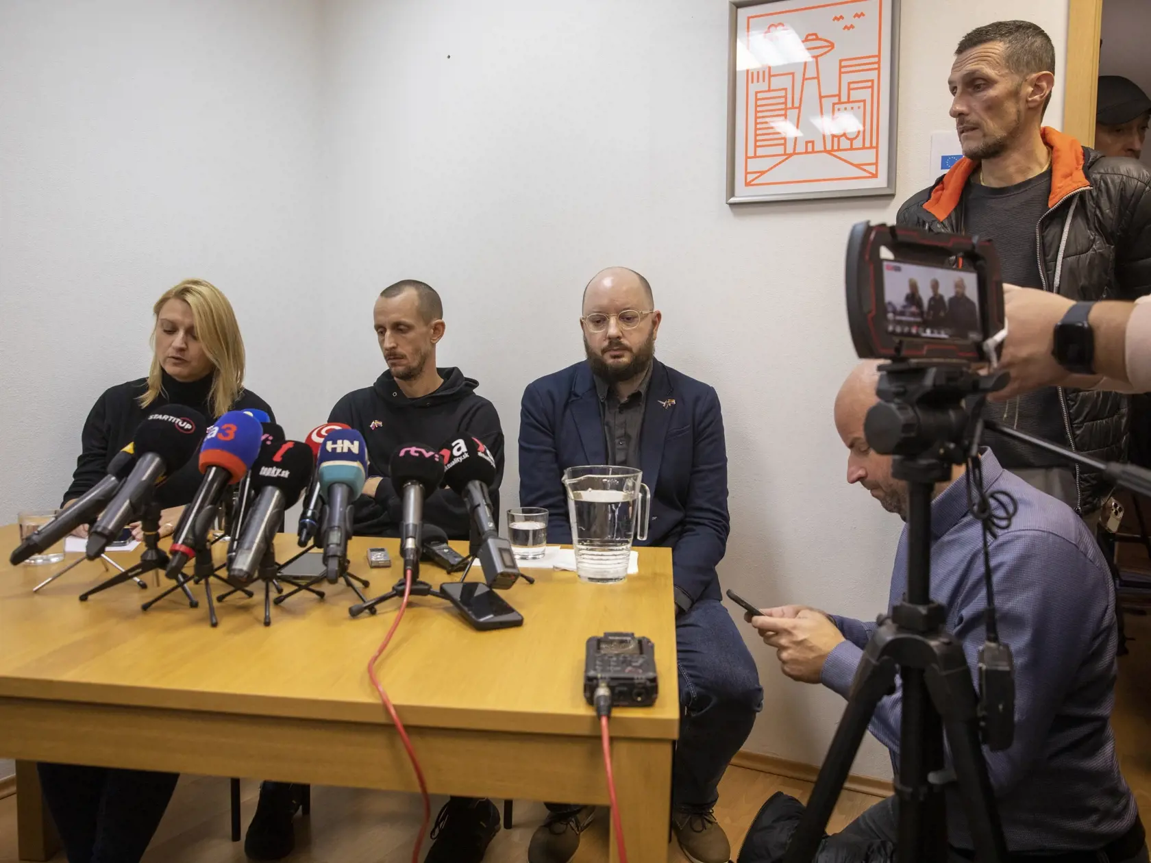 Na snímke je TK , v strede Roman Samotný, majiteľ klubu Tepláreň, kde zavraždili dvoch mužov.