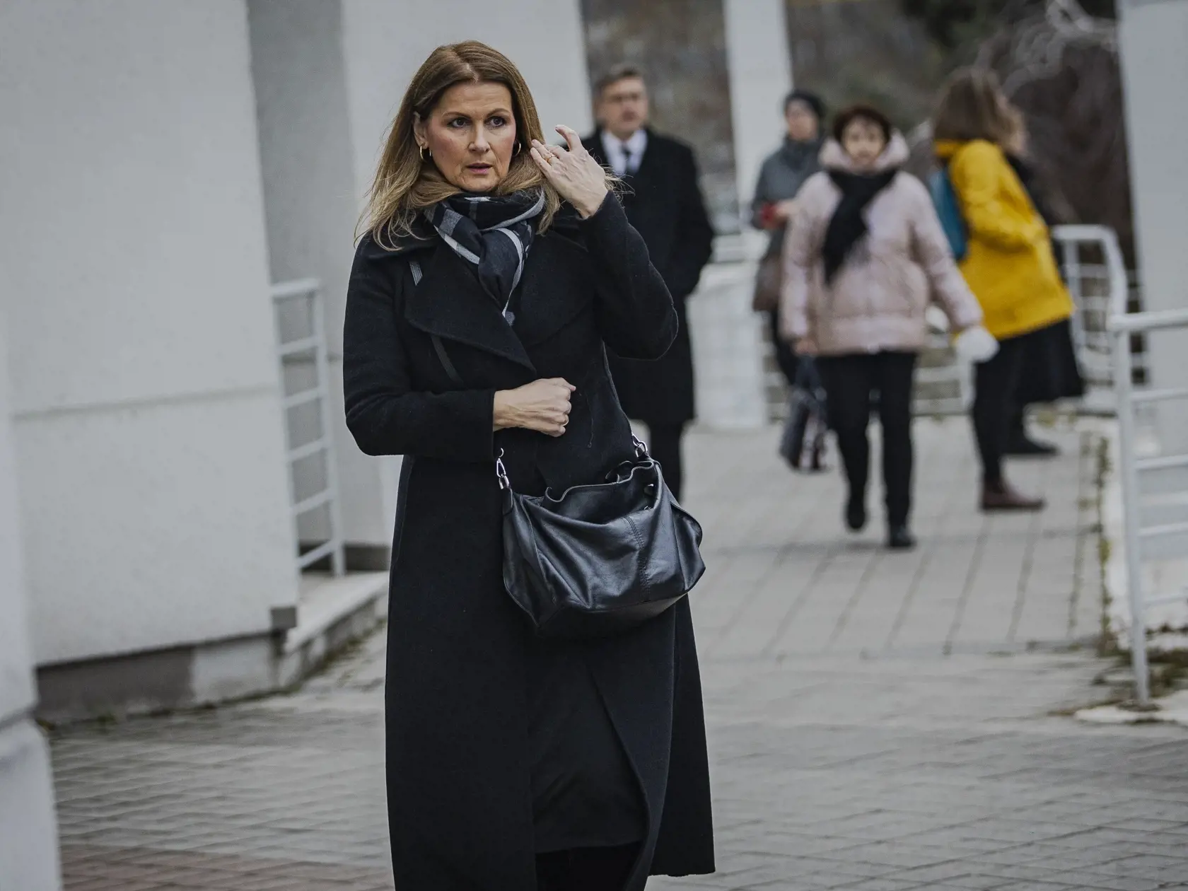 V bratislavskom Kostol sv. Vincenta de Paul sa konala posledná rozlúčka so zosnulým profesorom Vladimírom Krčmérym. Krčméry zomrel 20. decembra 2022 vo večerných hodinách vo veku 62 rokov. Bezprostrednou príčinou náhleho úmrtia lekára a vedca bol podľa oficiálneho stanoviska rodiny infarkt myokardu. Na snímke 
herečka a moderátorka Katarína Brychtová.