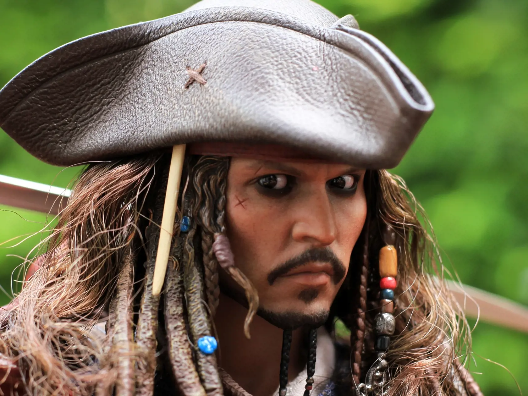Johny Depp tiež nemá stredoškolské vzdelanie.