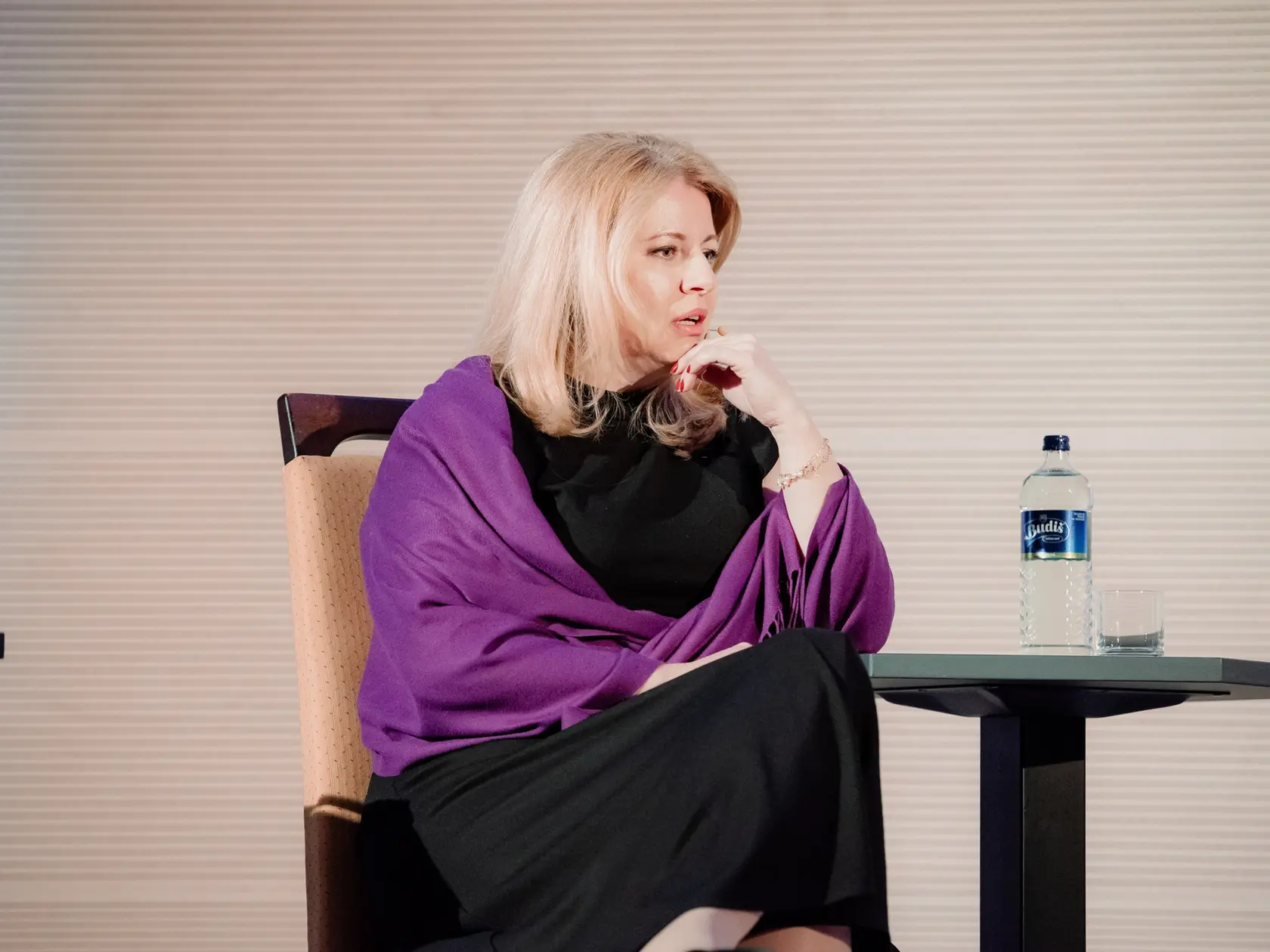 Tentokrát si to Zuzana Čaputová namierila na Univerzitu sv. Cyrila a Metoda v Trnave, kde sa spolu s Magdou Vášáryovou zúčastnila diskusie na tému "Ženy patria do politiky". Diskusiu zorganizovala Študentská rada UCM, moderoval ju politológ Jozef Lenč.