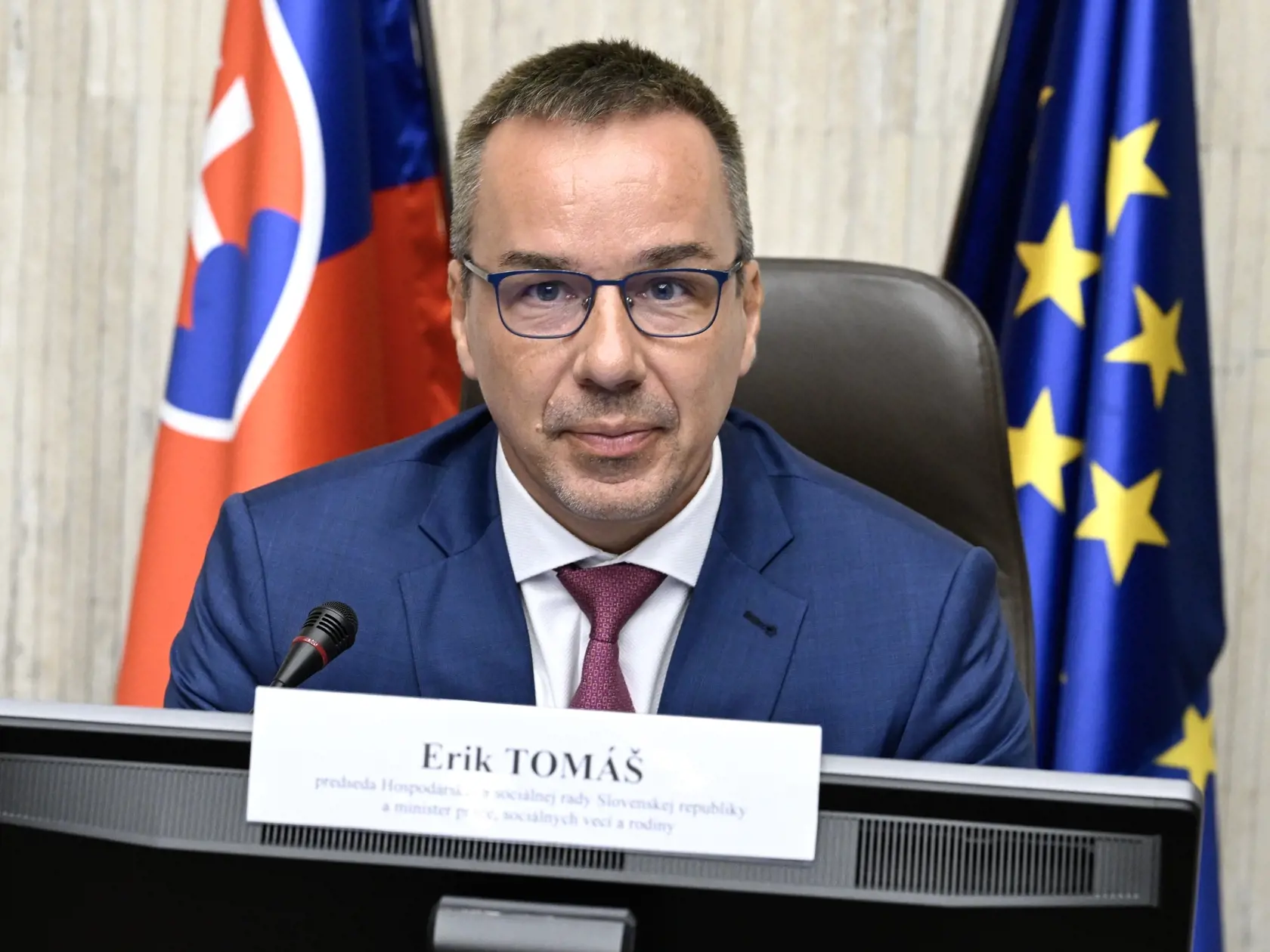 Pre Erika Tomáša sú okuliare už súčasťou každodenného života.