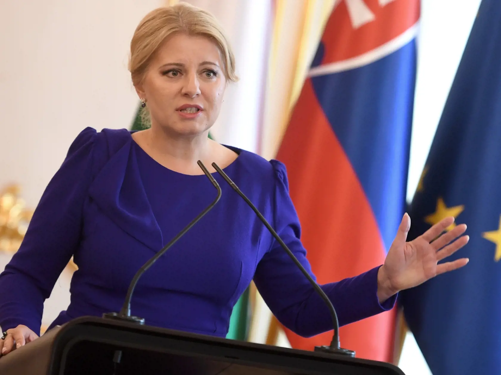 Prezidentka SR Zuzana Čaputová hovorí počas tlačovej konferencie s maďarskou prezidentkou Katalin Novákovou v Prezidentskom paláci 30. septembra 2022 v Bratislave. Maďarská prezidentka Katalin Nováková je na prvej oficiálnej návšteve Slovenska.