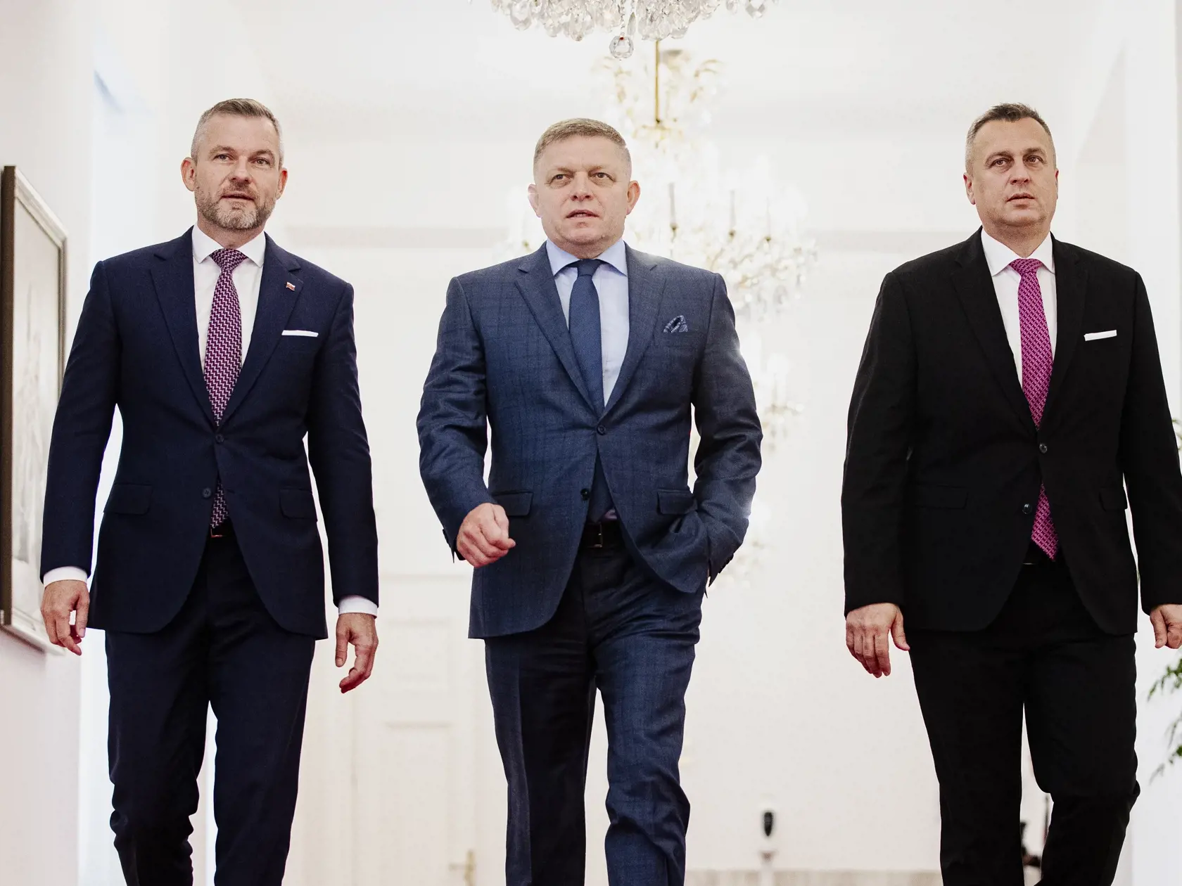 Robert Fico, Peter Pellegrini a Andrej Danko podpísali v historickej budove Národnej rady Slovenskej republiky Memorandum o porozumení, ktoré je základom pre vytvorenie budúcej koalície.