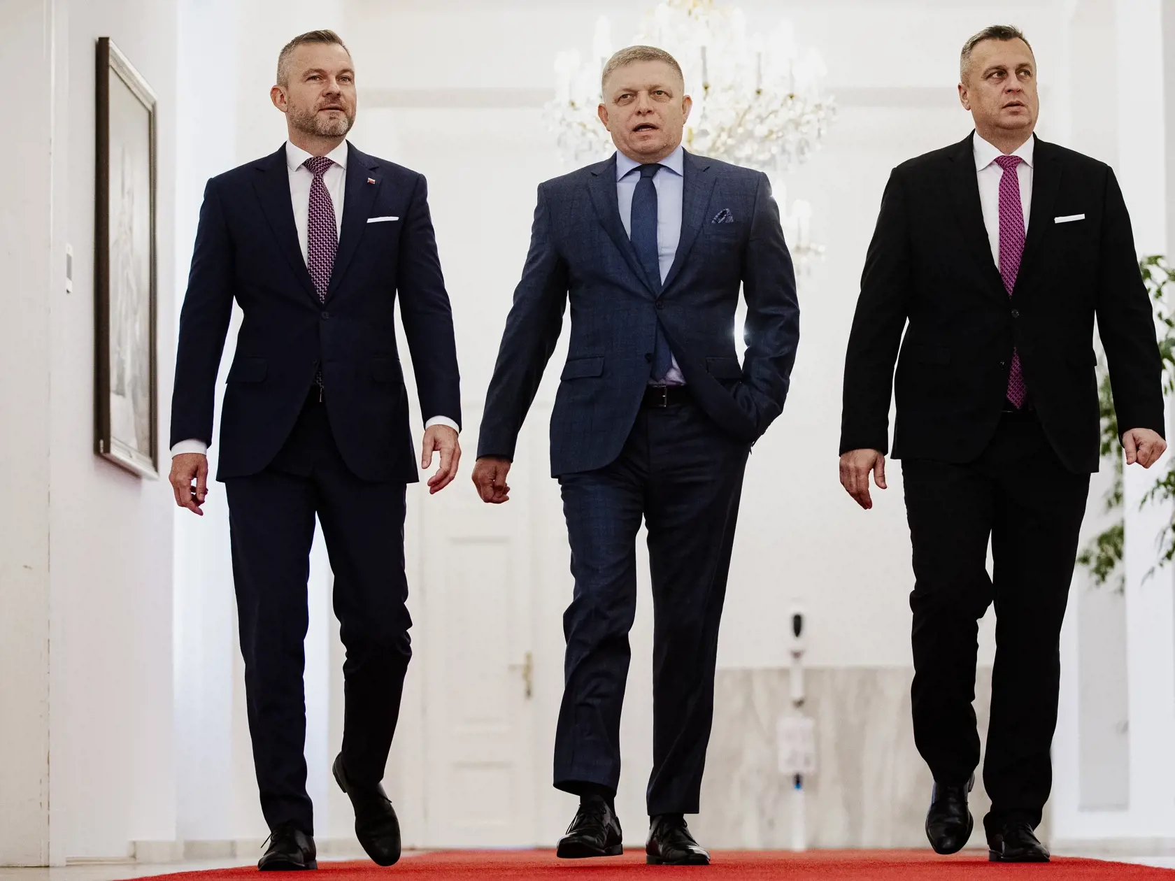 Robert Fico, Peter Pellegrini a Andrej Danko podpísali v historickej budove Národnej rady Slovenskej republiky Memorandum o porozumení, ktoré je základom pre vytvorenie budúcej koalície.