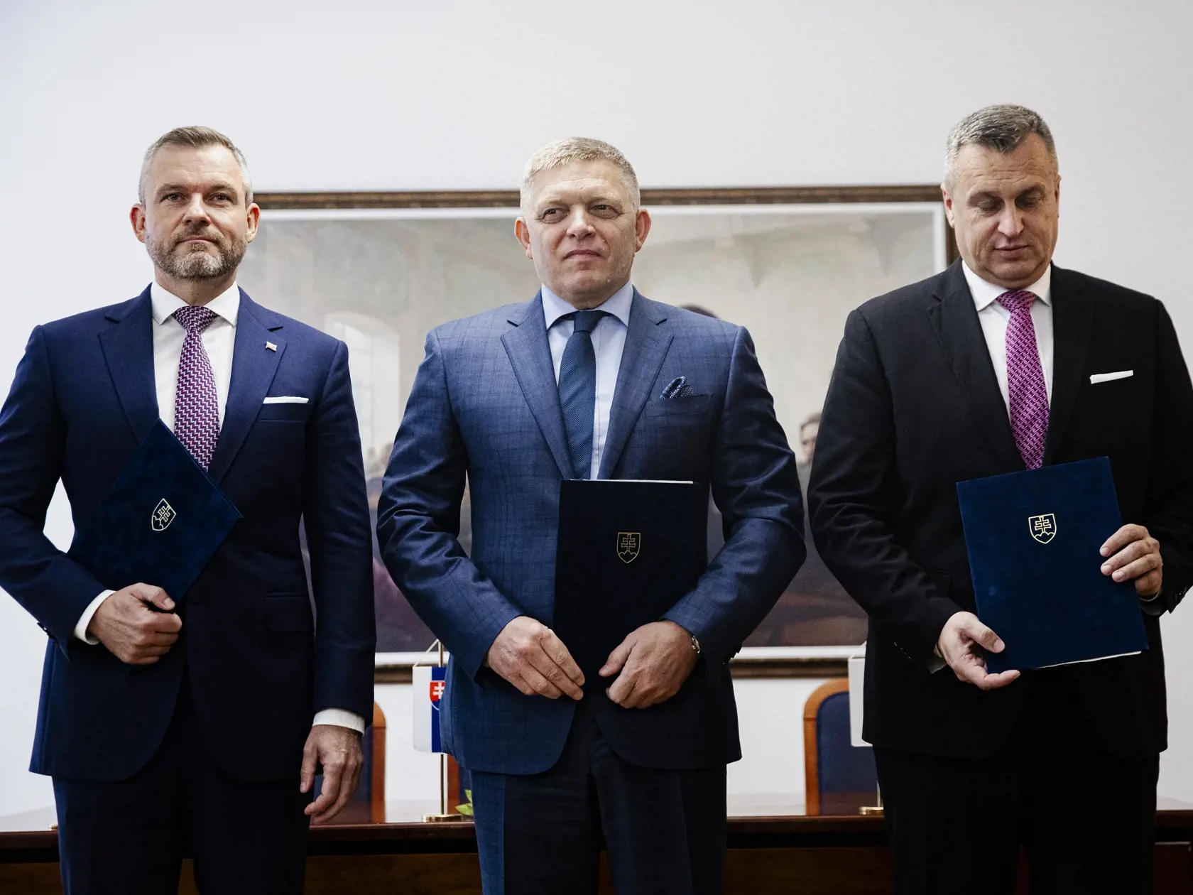 Robert Fico, Peter Pellegrini a Andrej Danko podpísali v historickej budove Národnej rady Slovenskej republiky Memorandum o porozumení, ktoré je základom pre vytvorenie budúcej koalície.