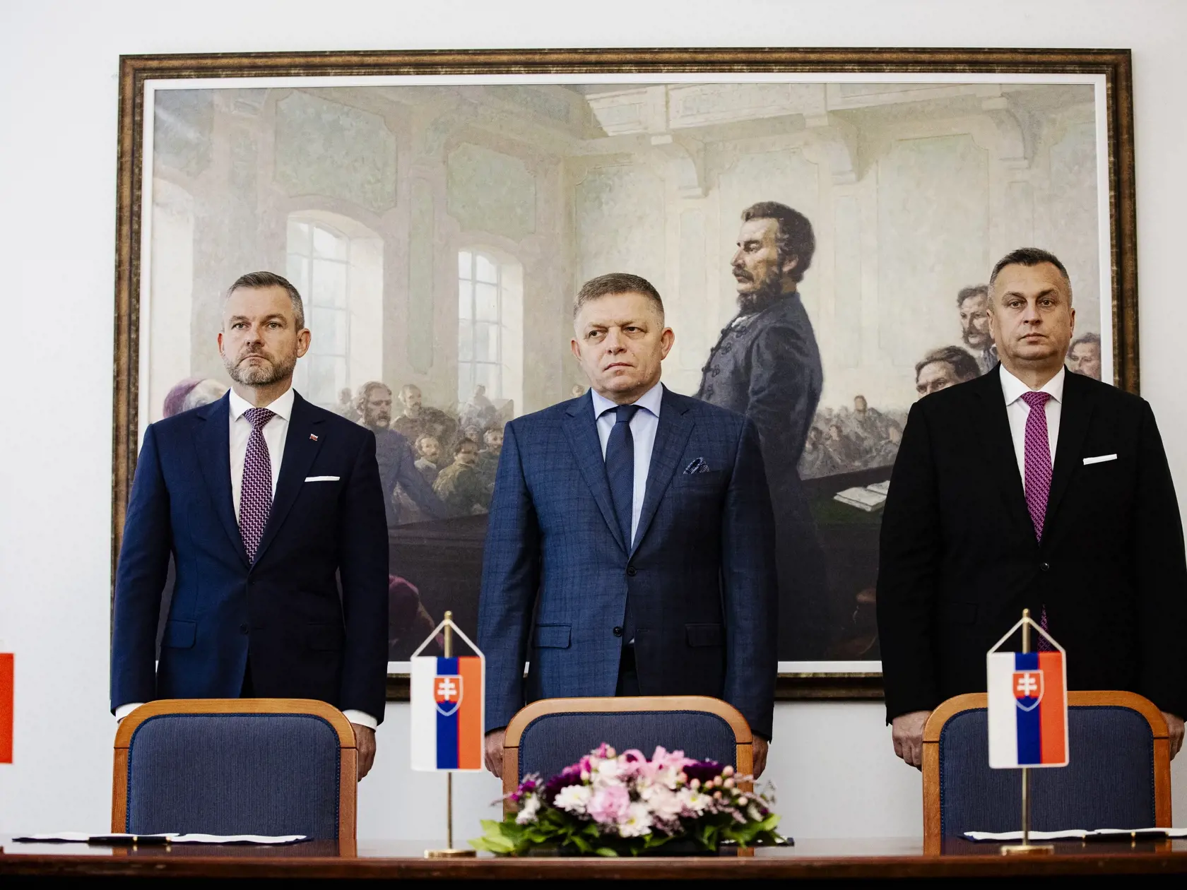 Robert Fico, Peter Pellegrini a Andrej Danko podpísali v historickej budove Národnej rady Slovenskej republiky Memorandum o porozumení, ktoré je základom pre vytvorenie budúcej koalície.