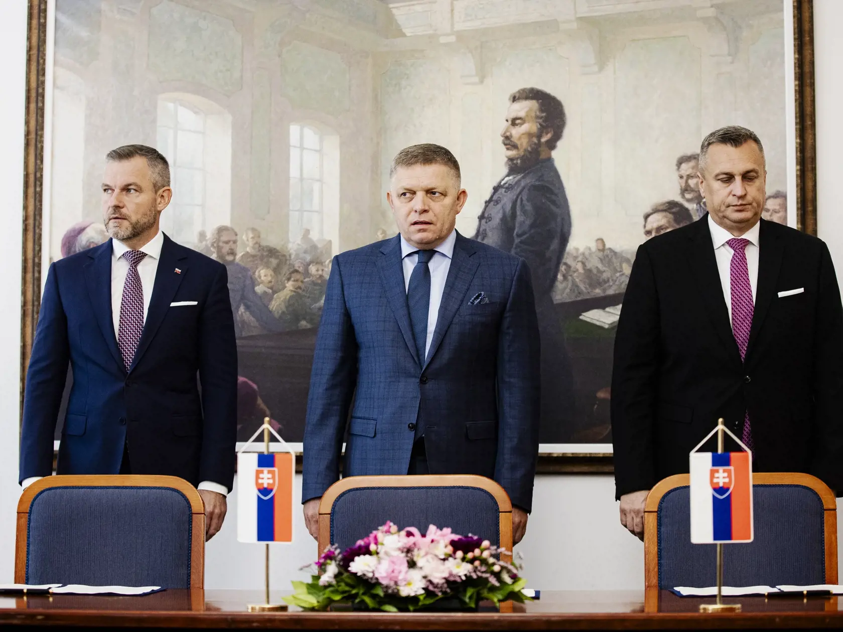 Robert Fico, Peter Pellegrini a Andrej Danko podpísali v historickej budove Národnej rady Slovenskej republiky Memorandum o porozumení, ktoré je základom pre vytvorenie budúcej koalície.