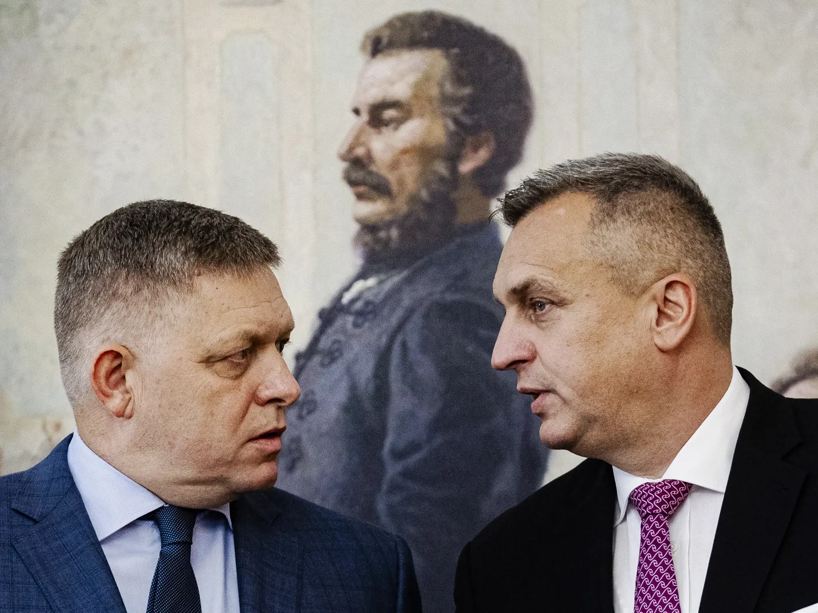 Robert Fico, Peter Pellegrini a Andrej Danko podpísali v historickej budove Národnej rady Slovenskej republiky Memorandum o porozumení, ktoré je základom pre vytvorenie budúcej koalície.