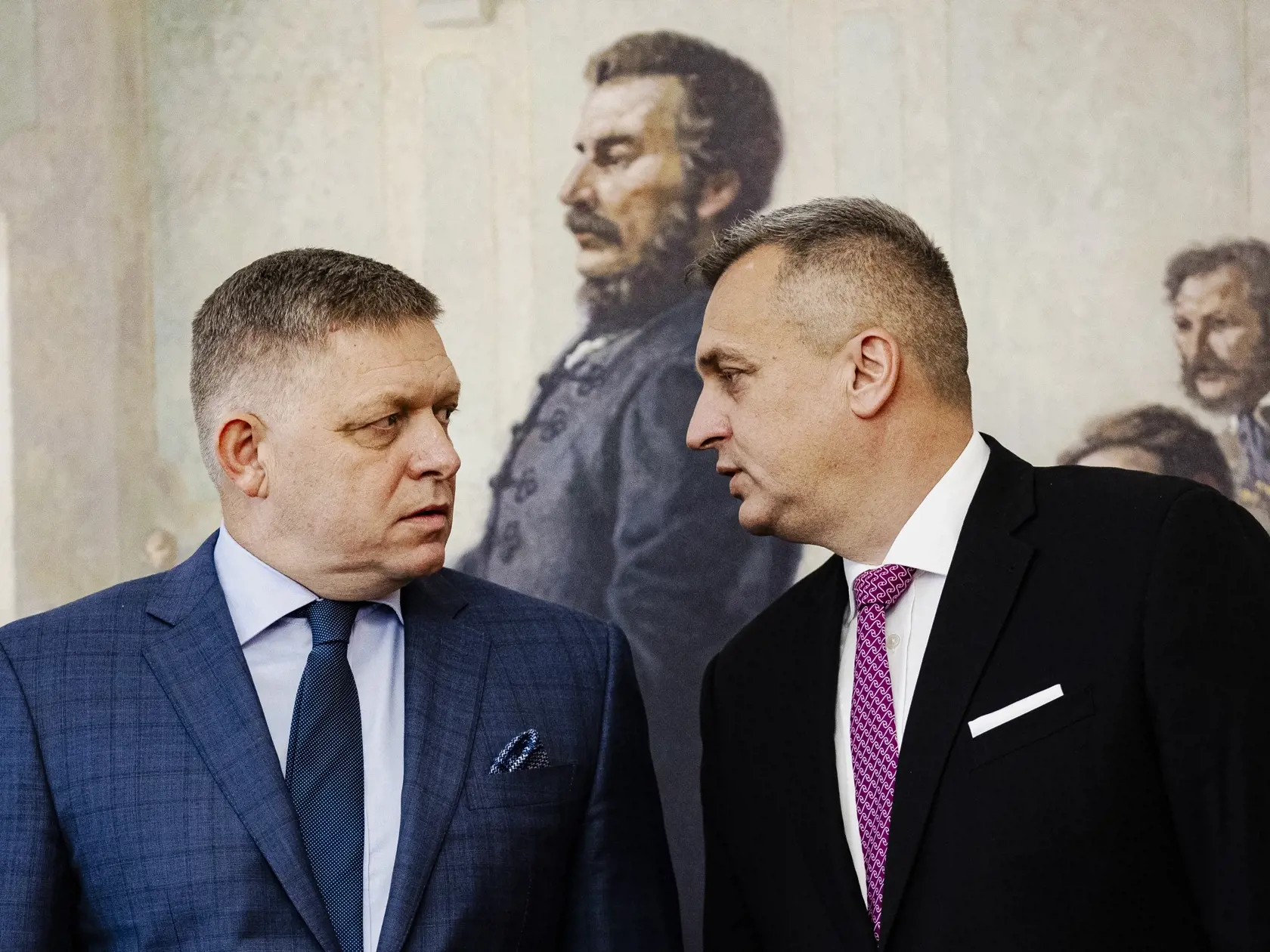 Robert Fico, Peter Pellegrini a Andrej Danko podpísali v historickej budove Národnej rady Slovenskej republiky Memorandum o porozumení, ktoré je základom pre vytvorenie budúcej koalície.