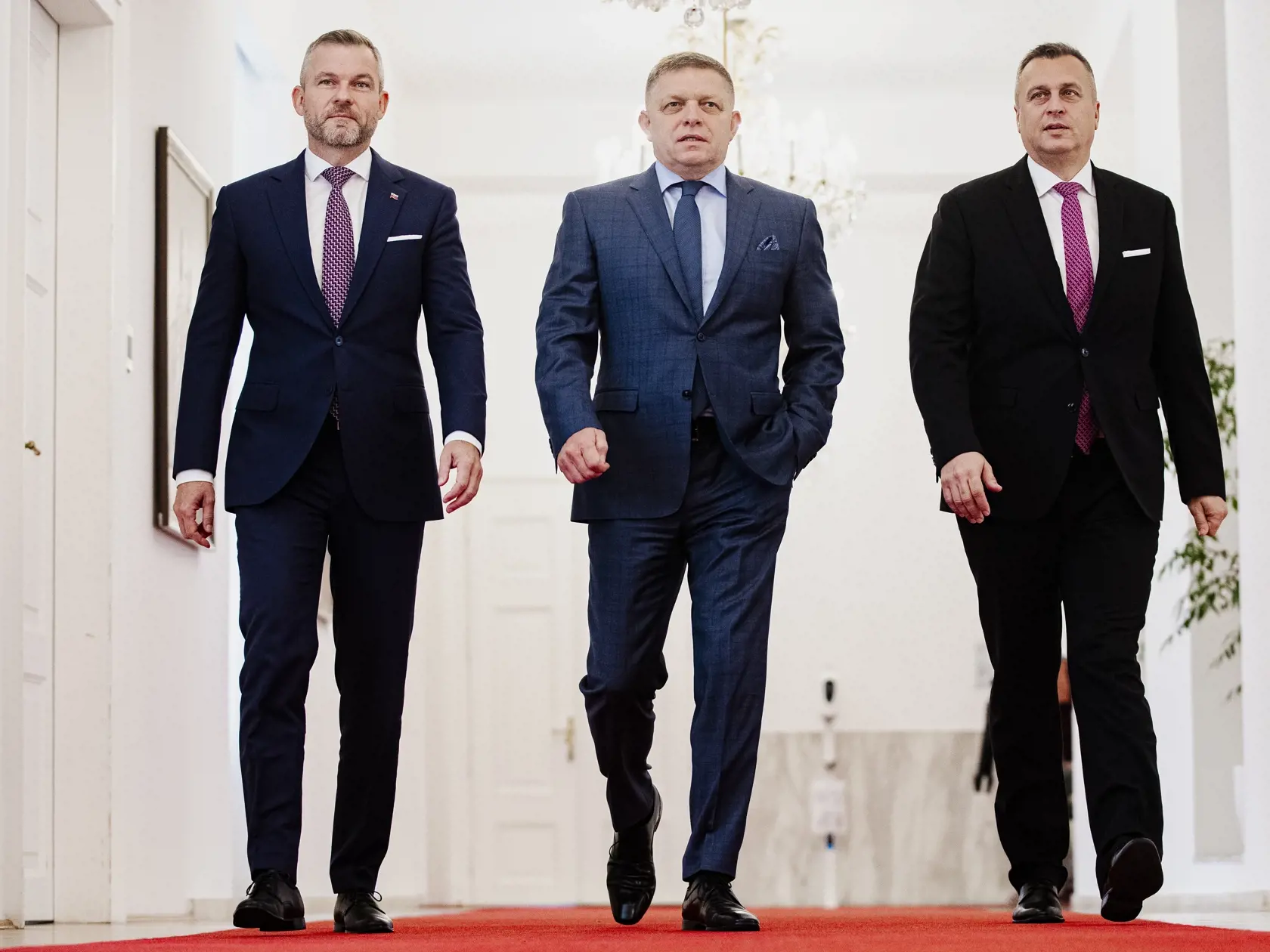 Robert Fico, Peter Pellegrini a Andrej Danko podpísali v historickej budove Národnej rady Slovenskej republiky Memorandum o porozumení, ktoré je základom pre vytvorenie budúcej koalície.