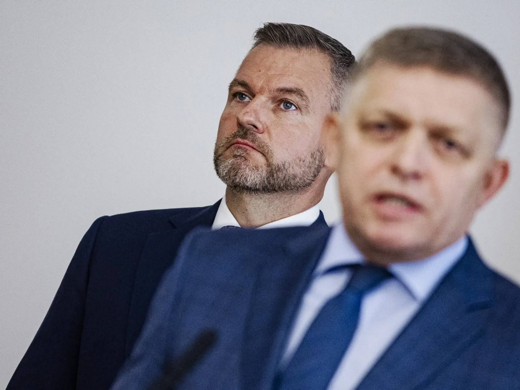 Robert Fico, Peter Pellegrini a Andrej Danko podpísali v historickej budove Národnej rady Slovenskej republiky Memorandum o porozumení, ktoré je základom pre vytvorenie budúcej koalície.