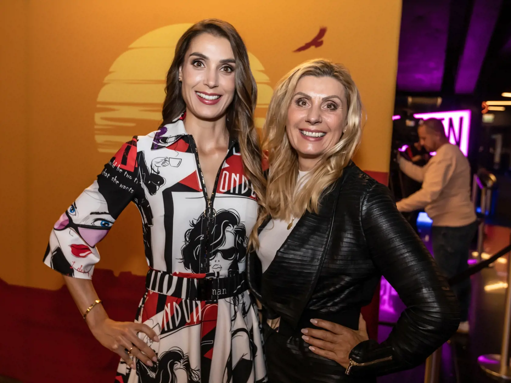 Príchody hostí na premiéru filmu Indián. Na snímke je Simona Frantová a jej mama Mária Laščiaková Frantová. 