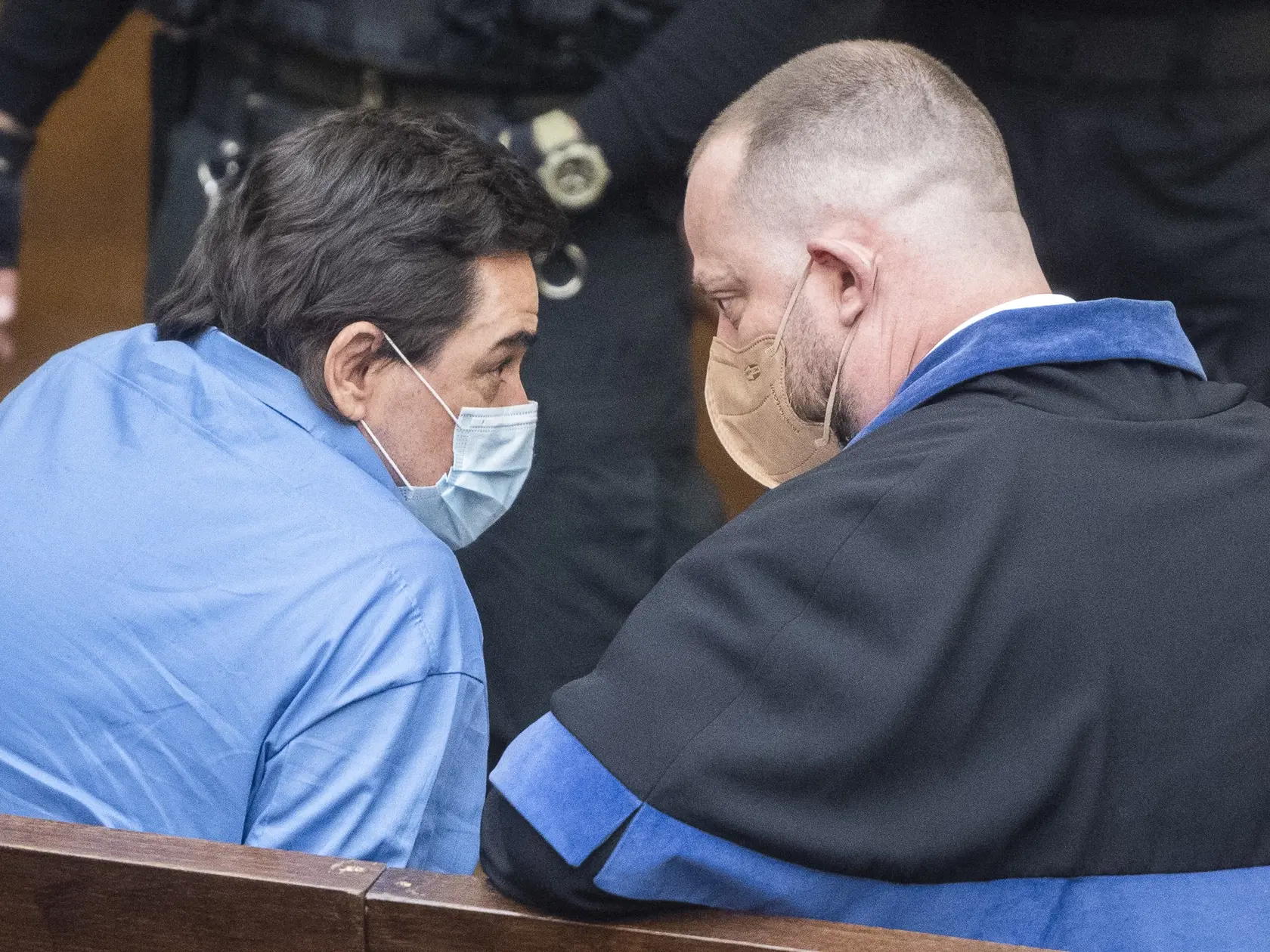 Na snímke zľava obžalovaný Marian K. a jeho právny zástupca Marek Para počas verejného zasadnutia na Najvyššom súde SR v kauze vraždy Jána Kuciaka a jeho snúbenice Martiny Kušnírovej v Bratislave 15. júna 2021. FOTO TASR - Jaroslav Novák
