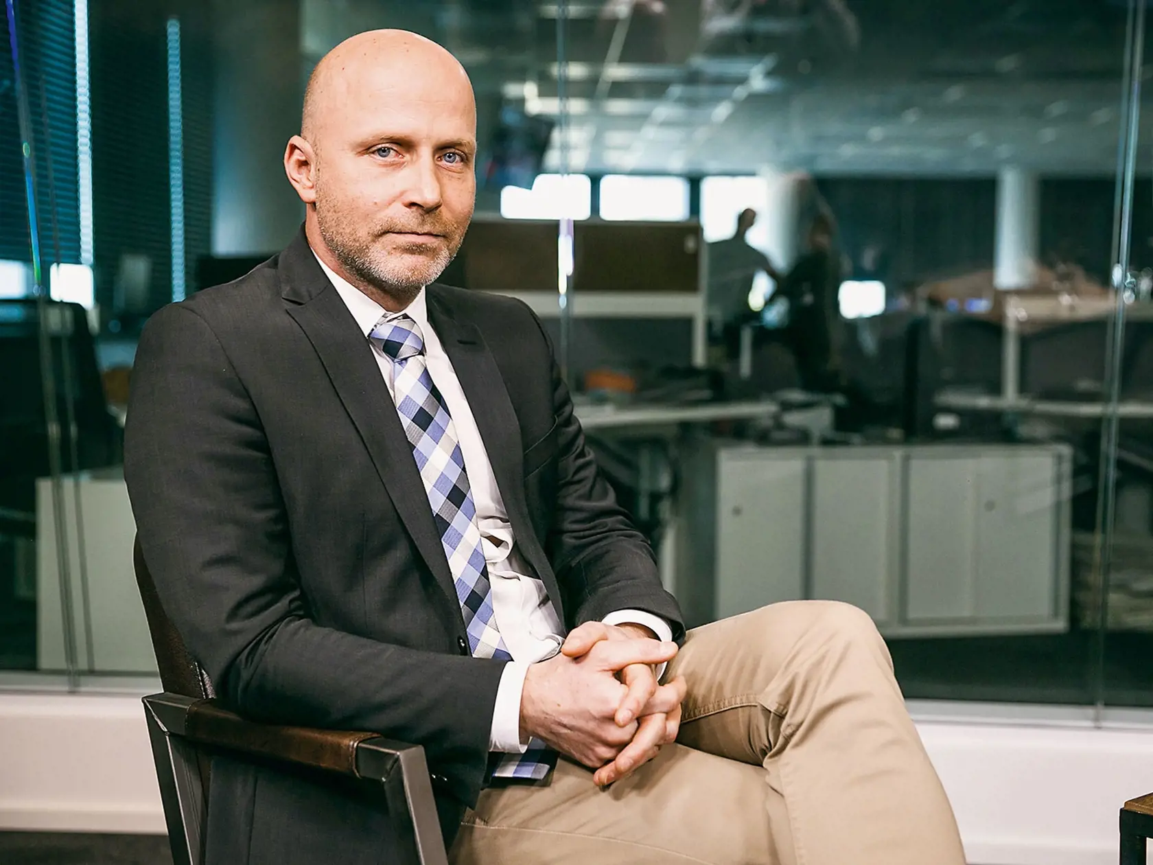 Maroš Ovčarik generálny riaditeľ Partners Investments. 
- "V prvom kroku je potrebné finančné prostriedky rozumne odložiť a potom premýšľať nad ich minutím. To znamená, prehodnotiť kam peniaze vložíme, do akých nástrojov a či tieto nástroje zabezpečujú potreby, ktoré si chceme plniť do budúcna. Napríklad finančné prostriedky na dôchodok alebo deťom na vysokú školu nebudeme ukladať na bežný účet."
