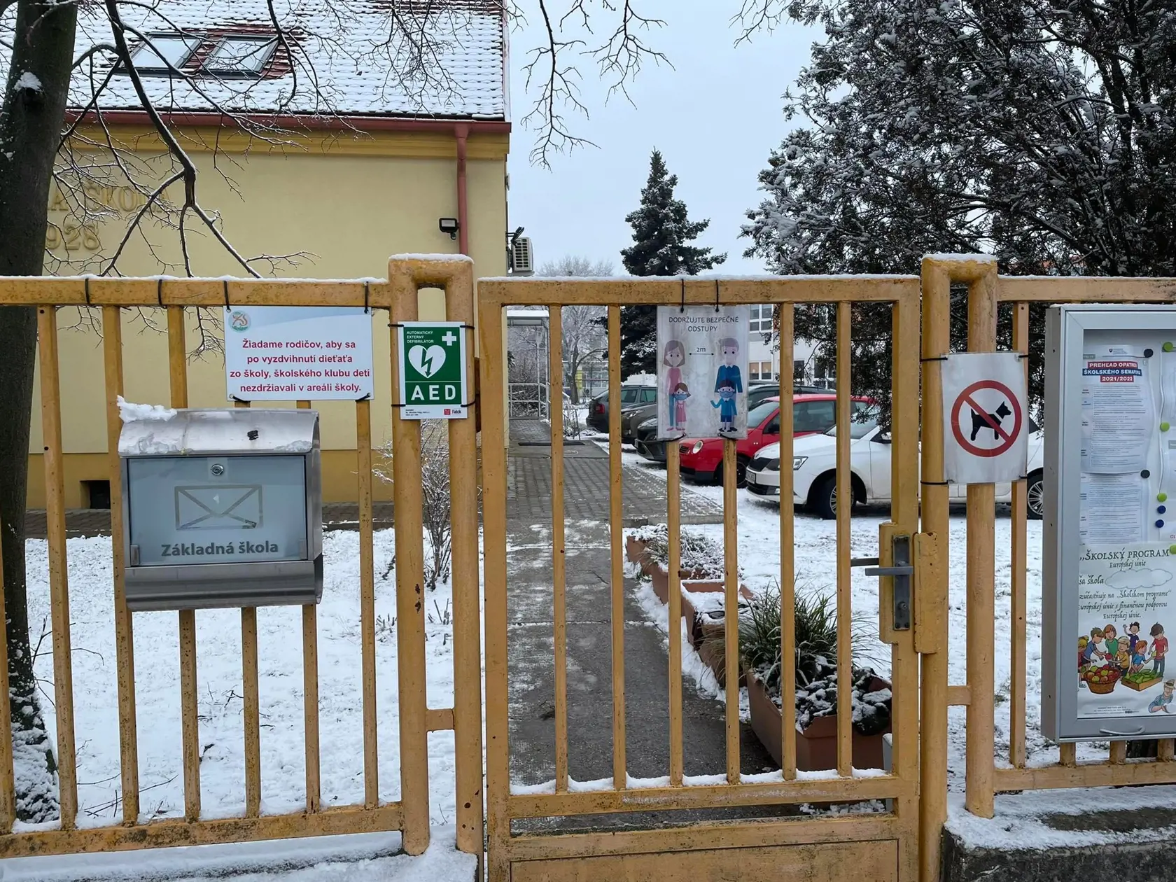 Základná škola v Miloslavove.