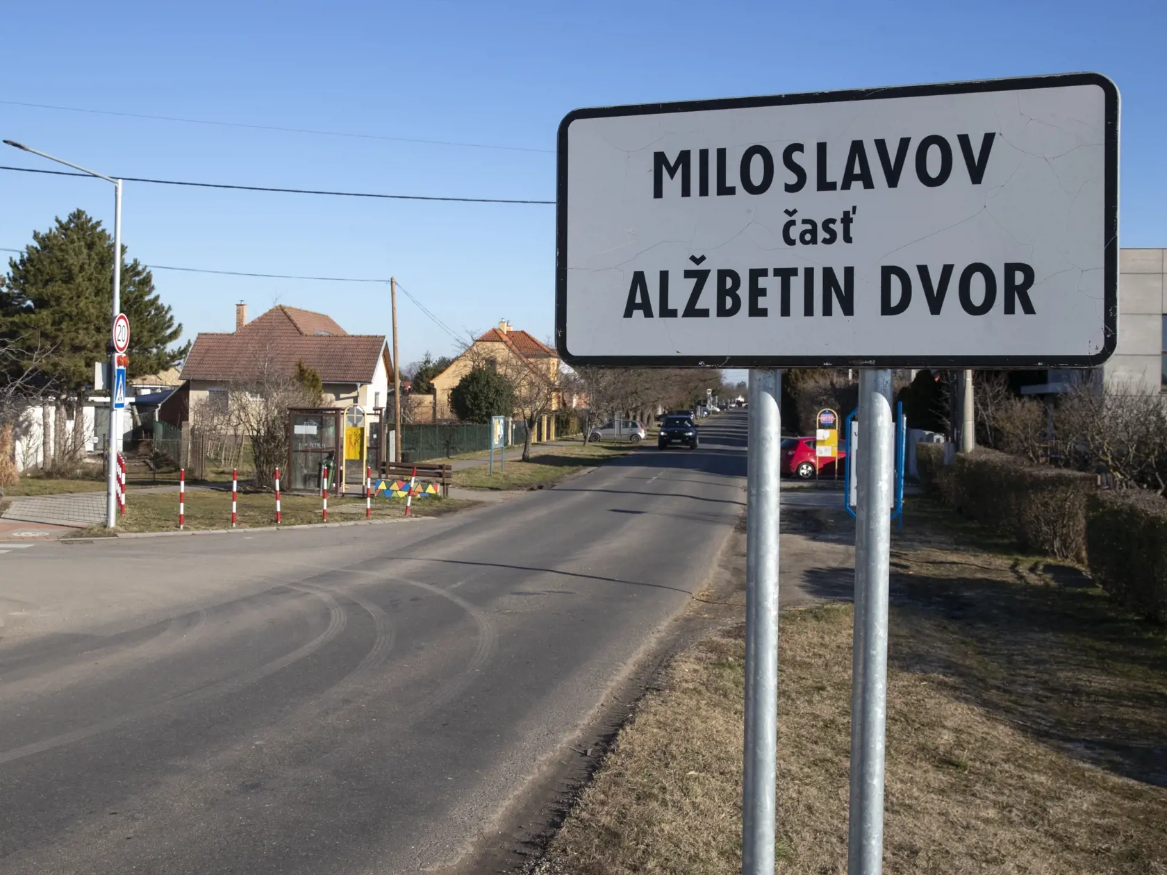 Prípad týranej 11 ročnej Andrey z obce Miloslavov - Alžbetin dvor, ktorú pod vplyvom alkoholu údajne zbili je rovesníci z obce v areáli miestneho bývalého poľnohospodárskeho družstva. Na snímke je obec Miloslavov - Alžbetin dvor.