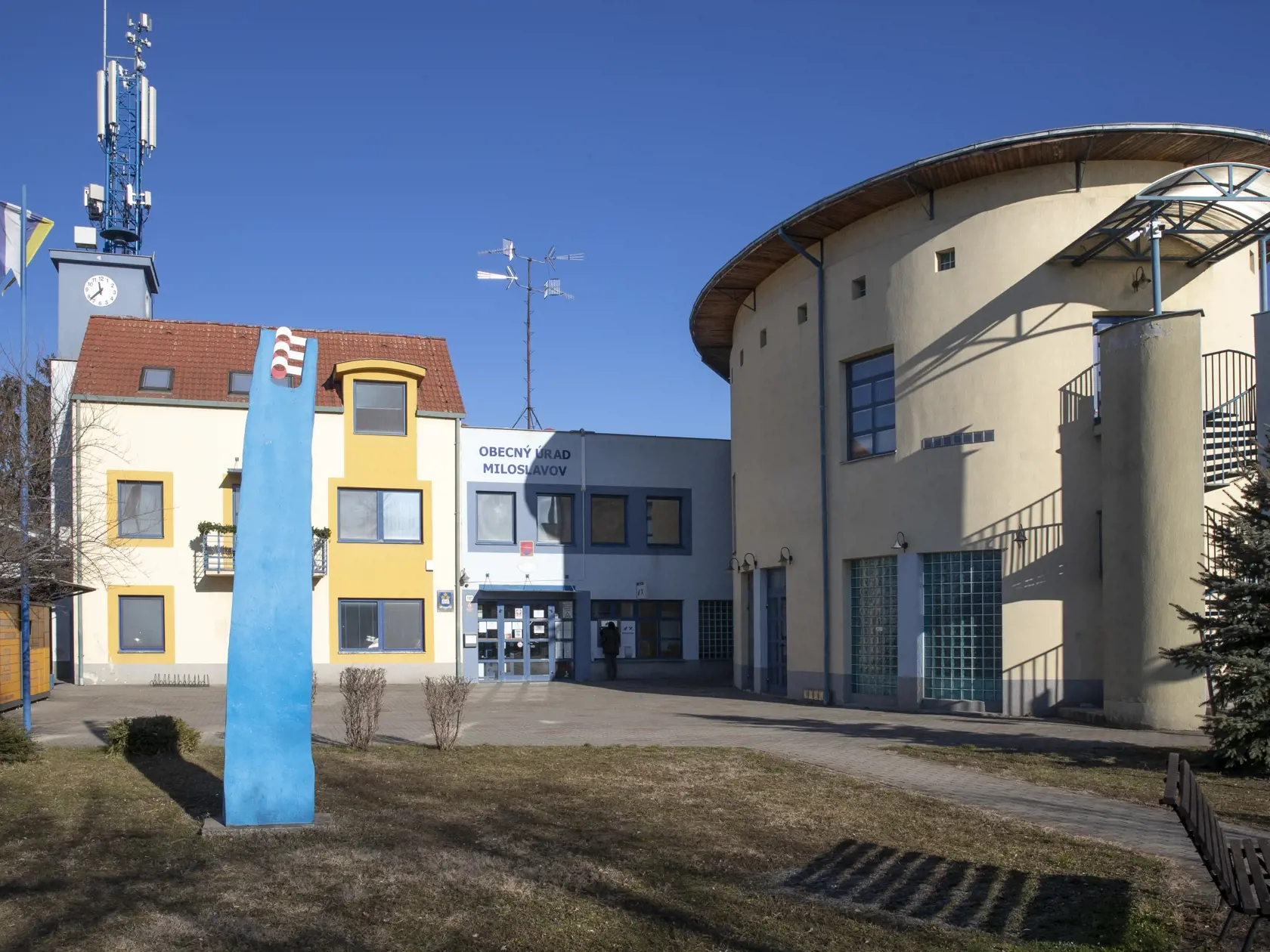 Prípad týranej 11 ročnej Andrey z obce Miloslavov - Alžbetin dvor, ktorú pod vplyvom alkoholu údajne zbili je rovesníci z obce v areáli miestneho bývalého poľnohospodárskeho družstva.