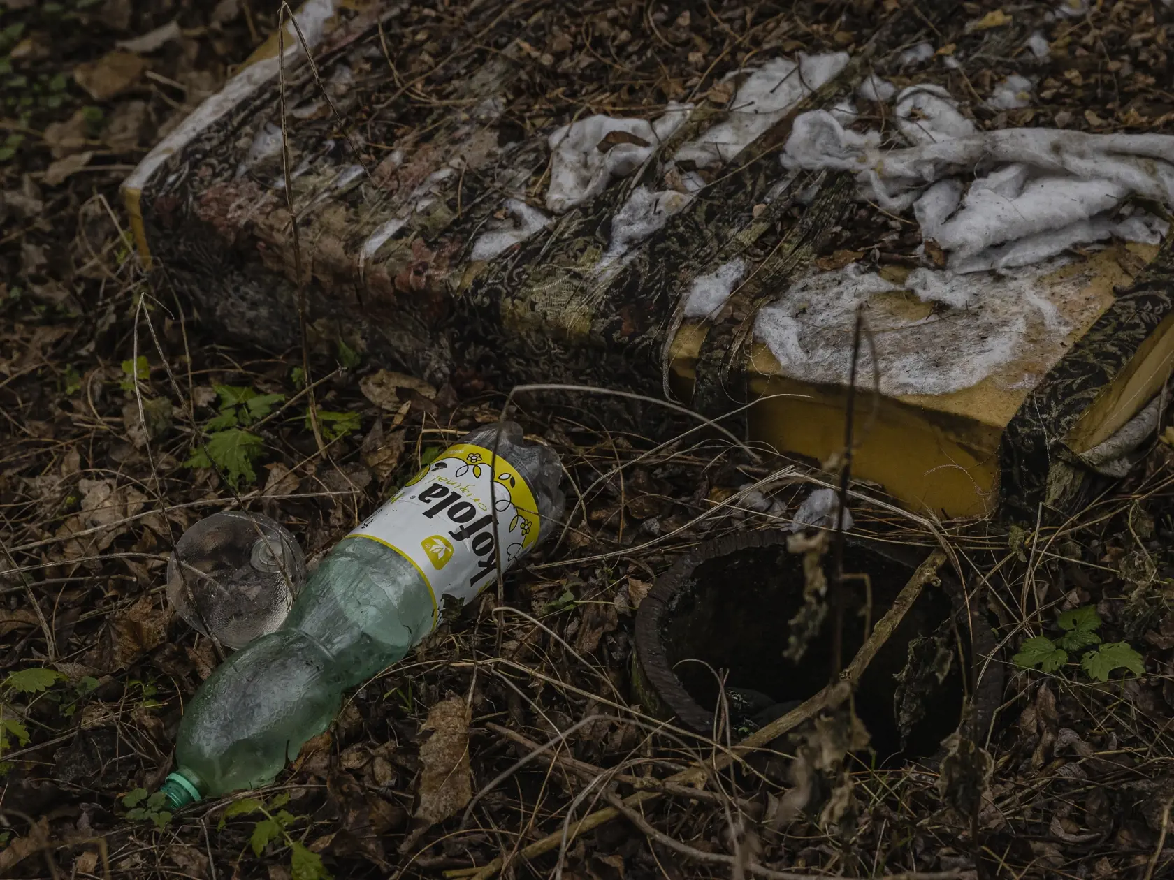 V areáli bývalého družstva v obci Miloslavov došlo k fyzickému útoku na 11-ročného dievča, ktoré útočníci najprv proti jej vôli omámili alkoholom.