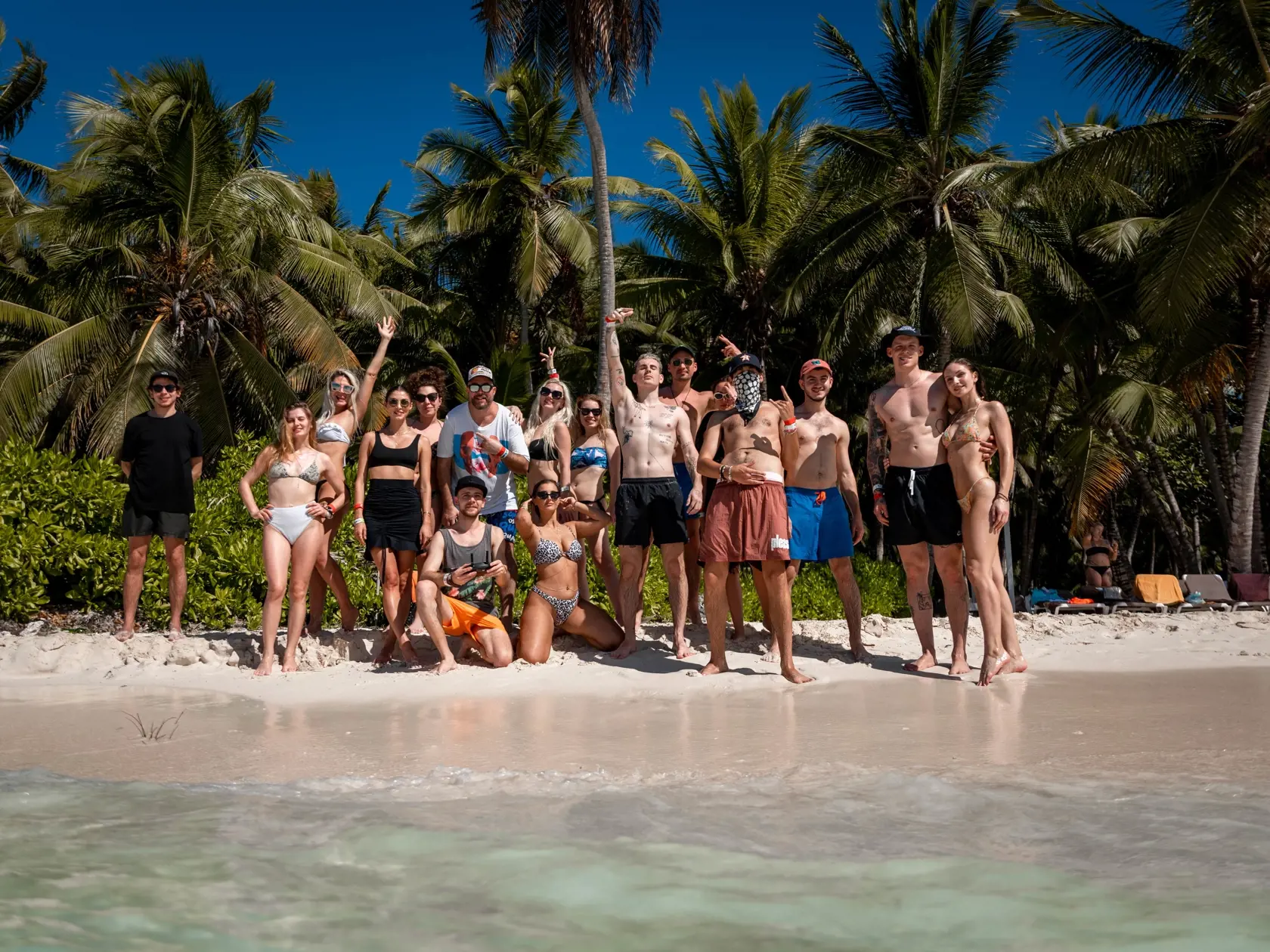 Pred štartom šou Survivor si v Dominikánskej republike vyskúšali novinári aj influenceri na vlastnej koži prespať v džungli. Bola to poriadna divočina!