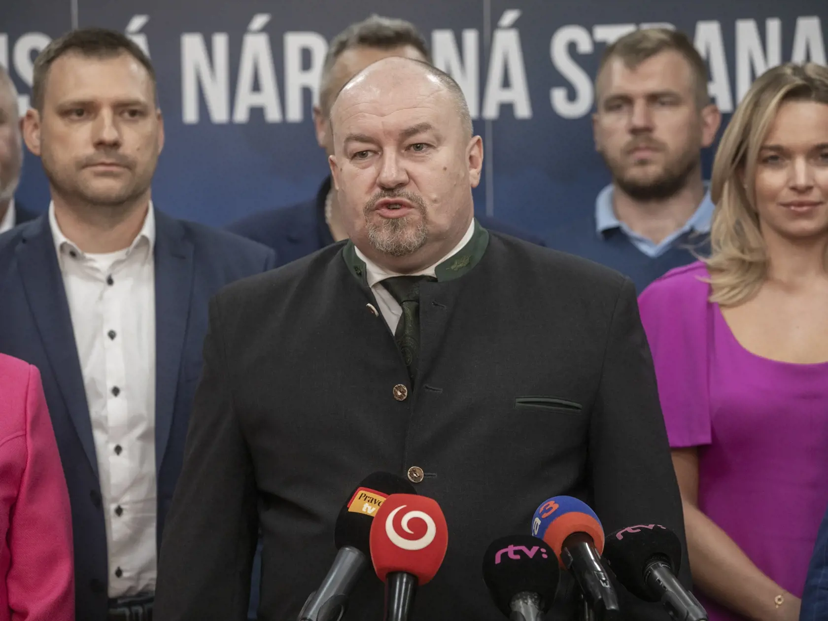 Parlamentné voľby na Slovensku. Volebná centrála Slovenskej národnej strany. Na snímke je starosta obce Očová  Rudolf Huliak.