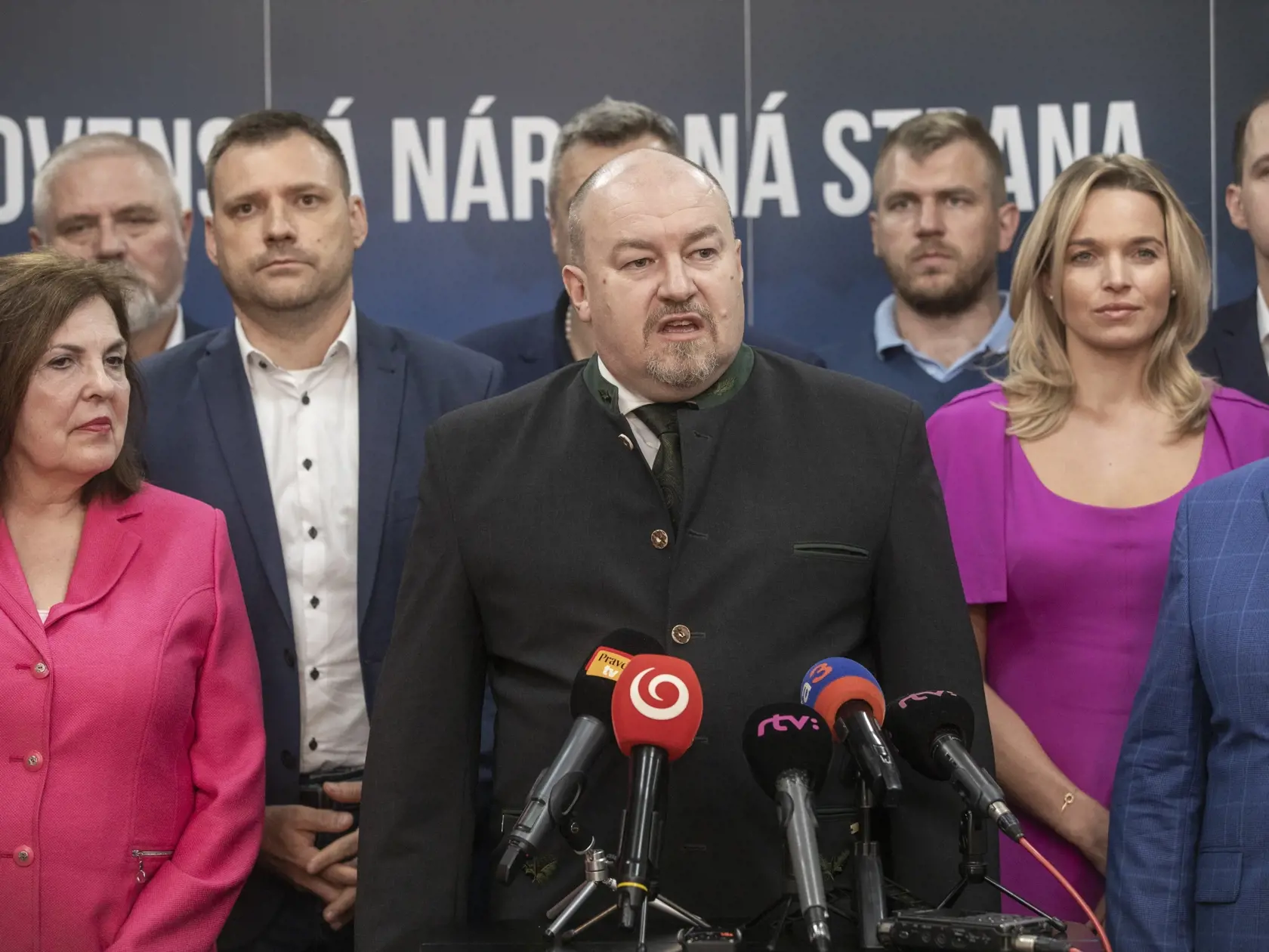 Parlamentné voľby na Slovensku. Volebná centrála Slovenskej národnej strany. Na snímke je starosta obce Očová  Rudolf Huliak.
