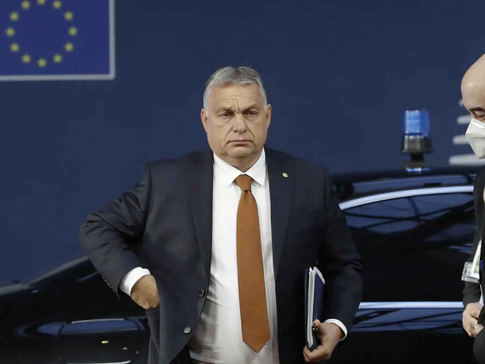 Maďarský premiér Viktor Orbán prichádza na druhý deň summitu EÚ v Bruseli.