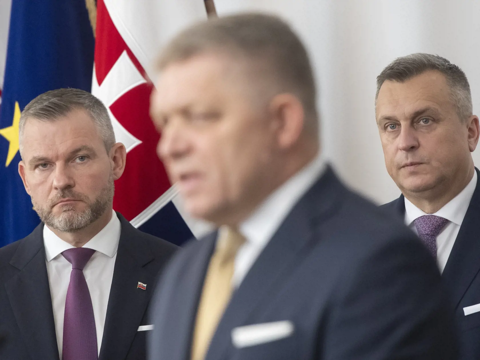 Koaličná zmluva sa podpisovala 16.10.2023. Bude sa teraz otvárať?