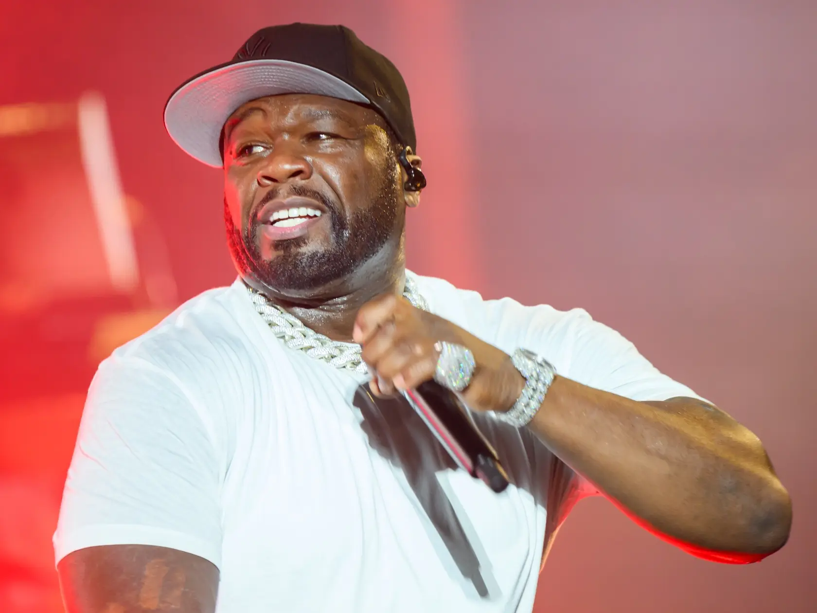 Na snímke americký raper 50 Cent počas prvého dňa 3. ročníka Lovestream festivalu na starom letisku vo Vajnoroch v piatok