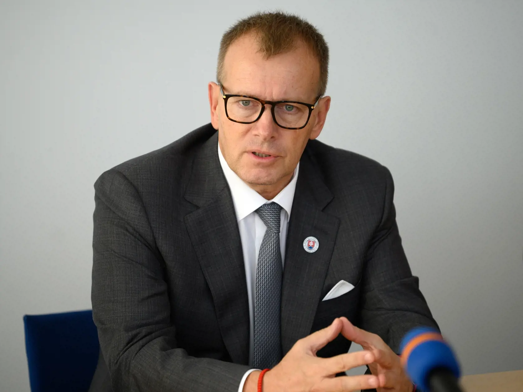 Štát musí čo najskôr zastropovať ceny energií, aj keby mal pri tom využiť neštandardné postupy. Po stretnutí s predstaviteľmi Západoslovenskej vodárenskej spoločnosti (ZVS) v Nitre to vo štvrtok povedal predseda Národnej rady (NR) SR Boris Kollár (Sme rodina). Na snímke predseda Národnej rady SR Boris Kollár počas tlačovej konferencie po rokovaní predsedu NRSR Borisa Kollára s vedením spoločnosti Západoslovenská vodárenská spoločnosť, a. s. Nitra 22. septembra 2022 v Nitre. FOTO TASR - Henrich M