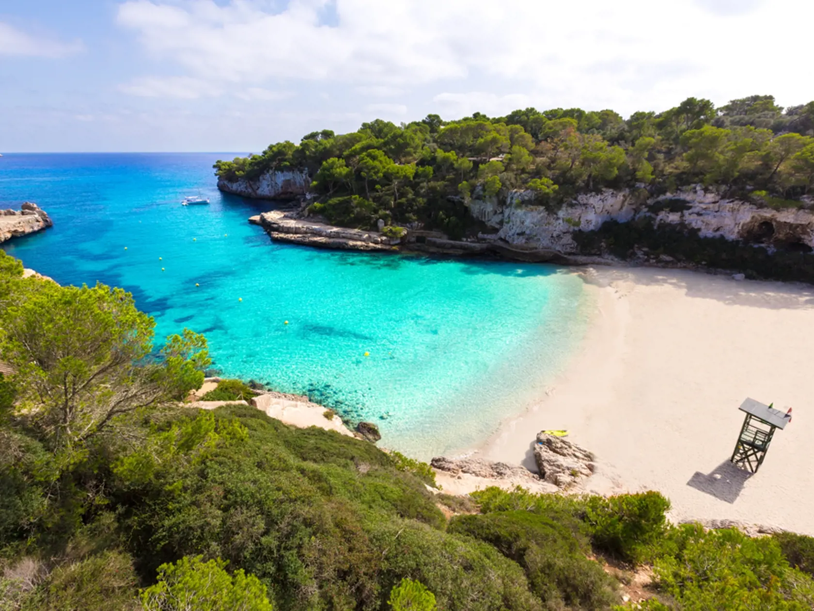 Nové pravidlá v baroch na párty pláži majú krotiť bujarých turistov