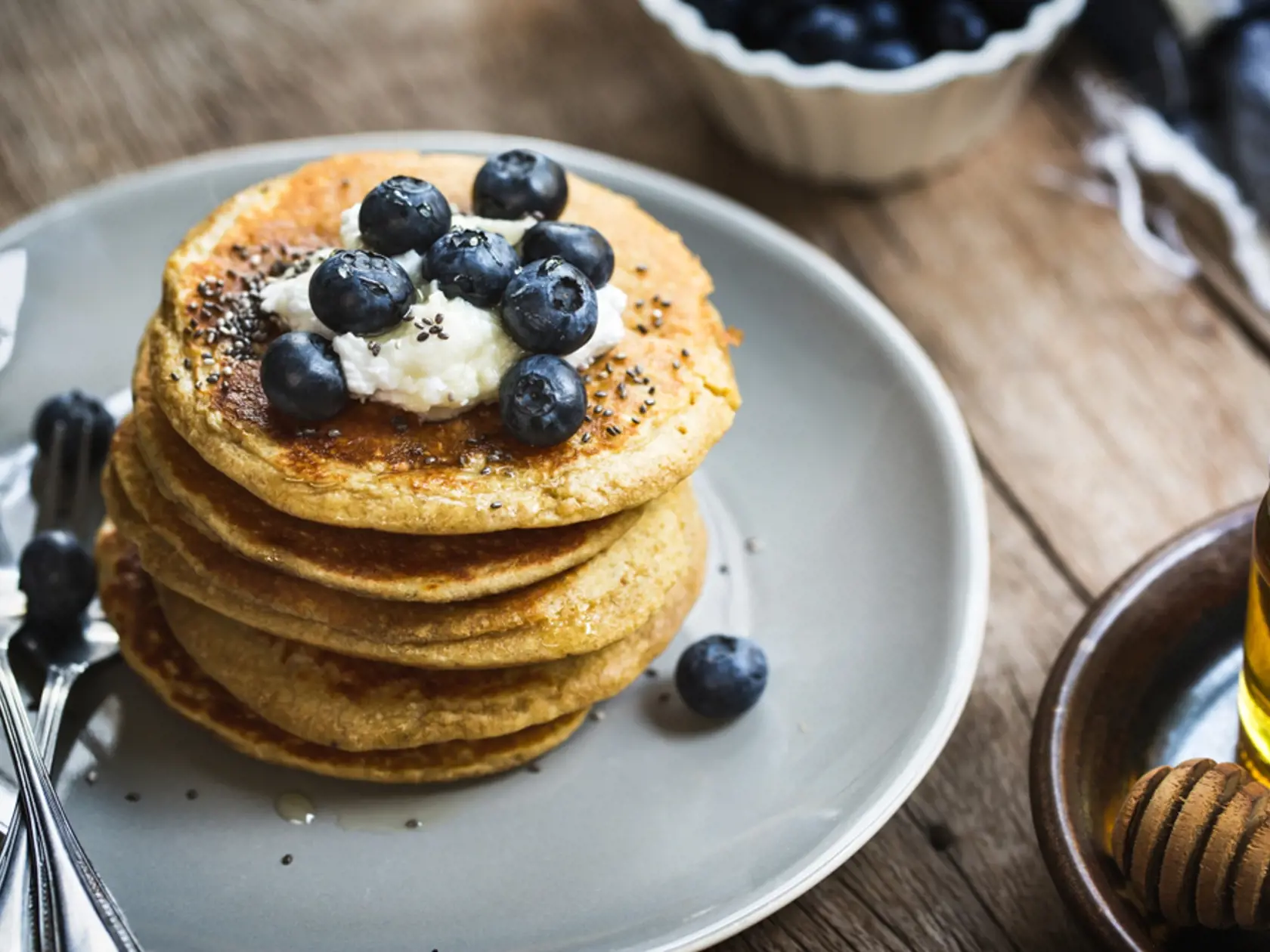 Banana,Oat,Pancakes,With,Blueberries,,Coconut,Cream,And,Chia,Top