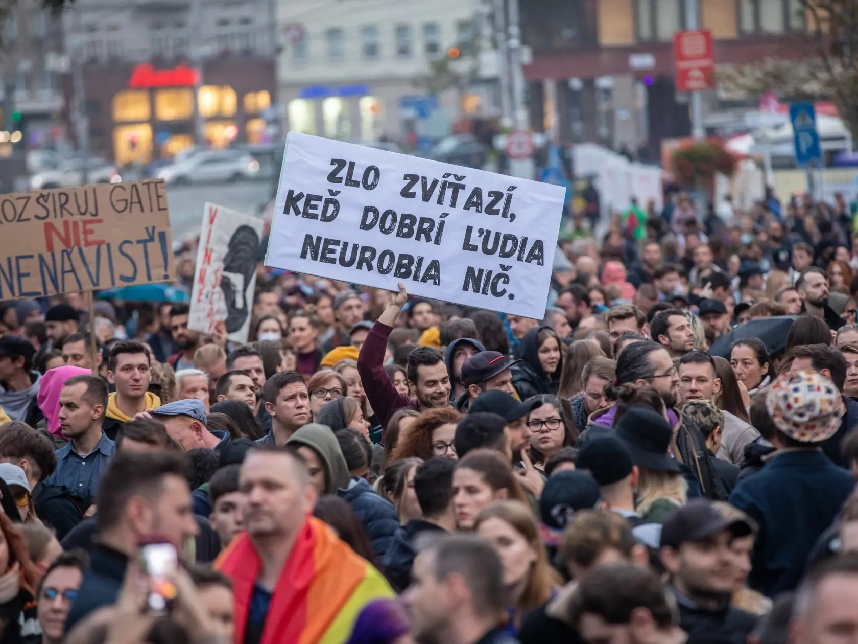 Na snímke je pochod za odsúdenie nenávisti proti LGBTI 14. októbra 2022.