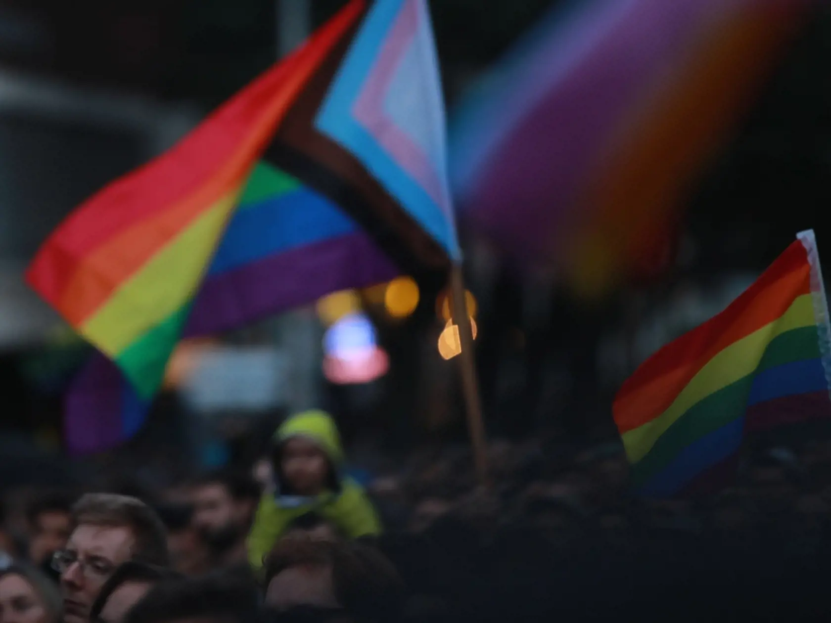 V Bratislave sa koná Pochod za odsúdenie nenávisti voči LGBT komunite. Udalosť sa začala na Zámockej ulici, teda na mieste, kde sa odohrala streľba proti dvom mladíkom, ktorí prišli o život.
