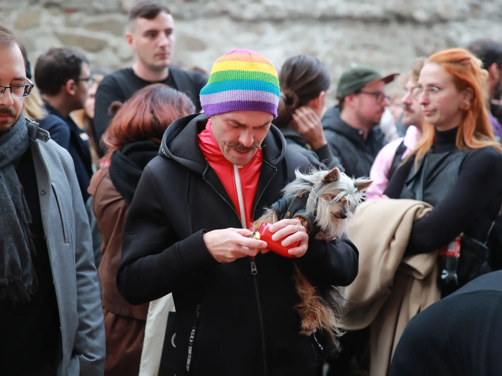 a Tragédia predchádzajúcich dní otriasla Slovenskom. Výstrely v Bratislave na Zámockej ulici pripravili o život dvoch mladých ľudí. Všetci z tohto nepochopiteľného skutku ostali šokovaní a pobúrení.