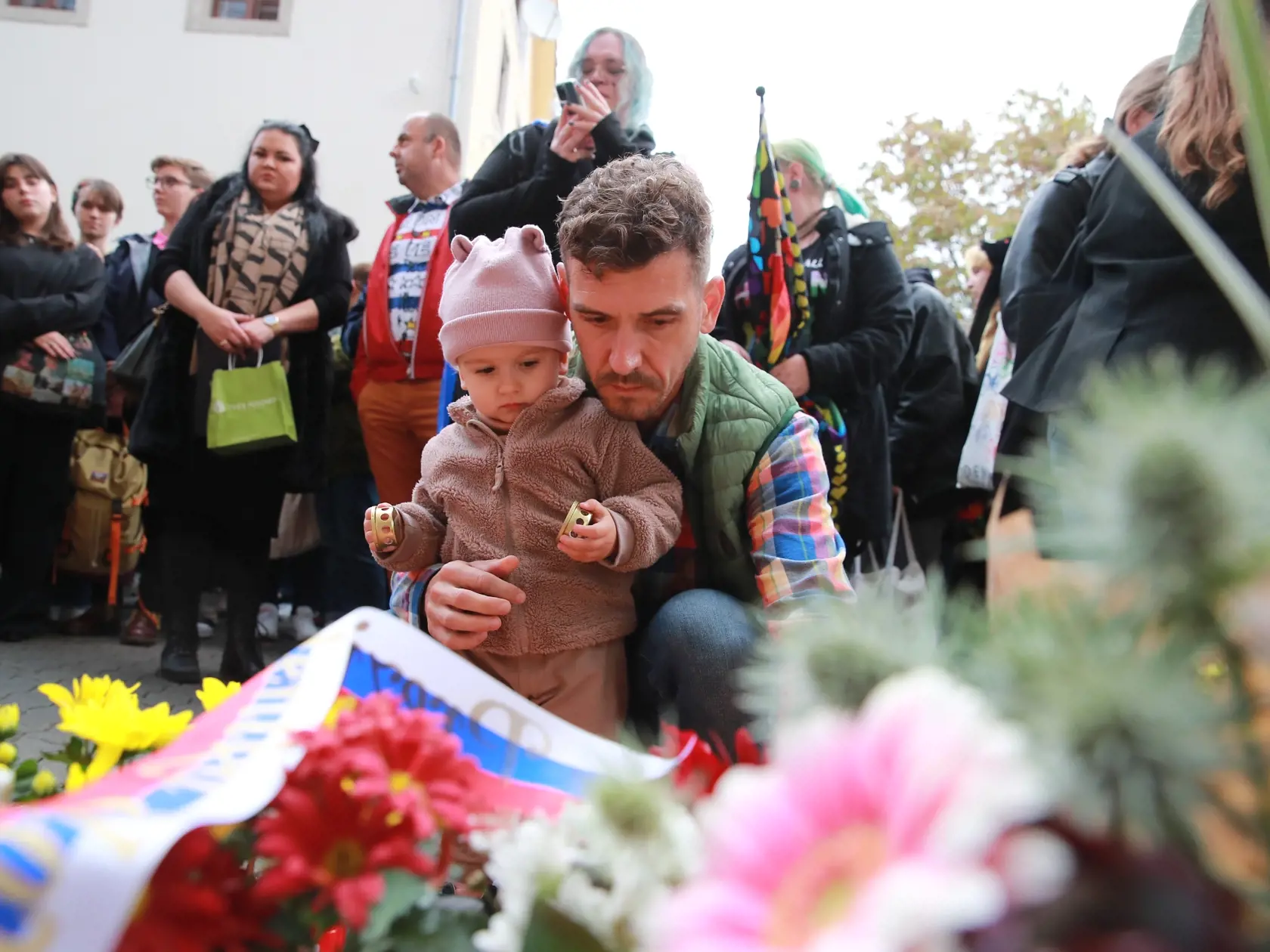 V Bratislave sa koná Pochod za odsúdenie nenávisti voči LGBT komunite. Udalosť sa začala na Zámockej ulici, teda na mieste, kde sa odohrala streľba proti dvom mladíkom, ktorí prišli o život.