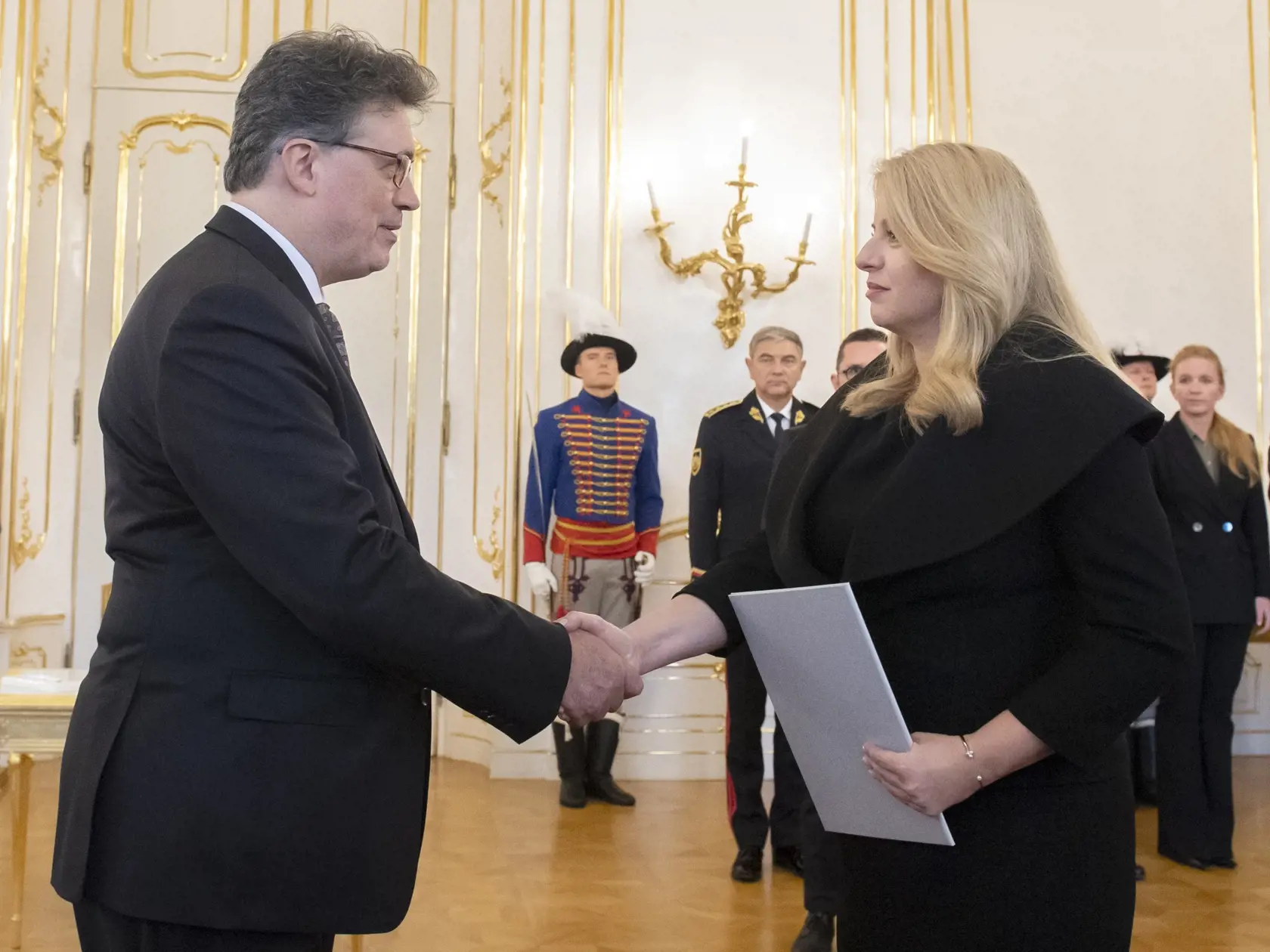 Na snímke sprava prezidentka SR Zuzana Čaputová a nový minister školstva, vedy, výskumu a športu SR Ján Horecký 4. októbra 2022 v Bratislave.
