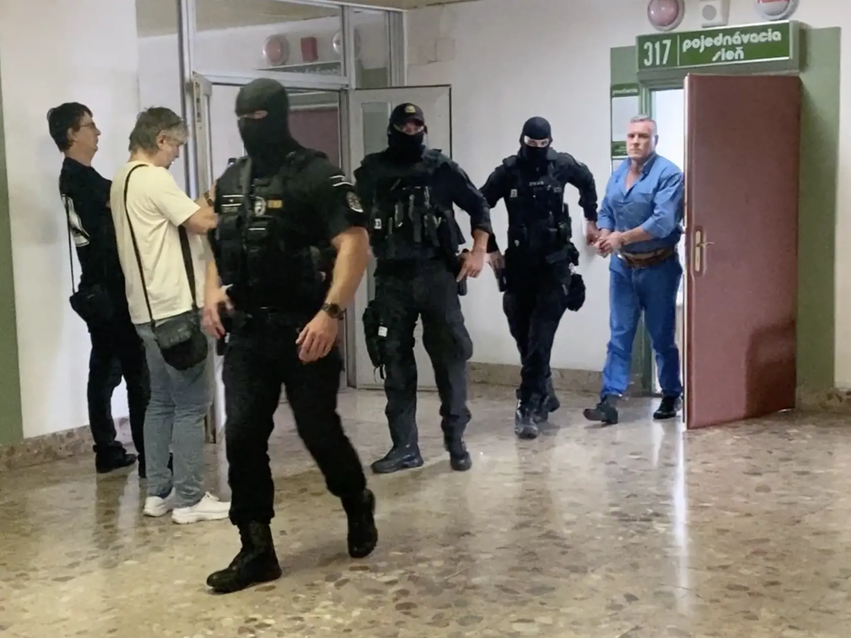 Podľa psychológa Dušana Kešického u Mikuláša Černáka "neboli zistené tak hlboko fixované kriminogénne faktory, a teda je možné očakávať úspešnejšiu resocializáciu. Možná recidíva, v zmysle opakovania skutkov, za ktoré je v danom rozsahu stíhaný, je málo pravdepodobná.” Viac čítajte pri ďalších fotkách.