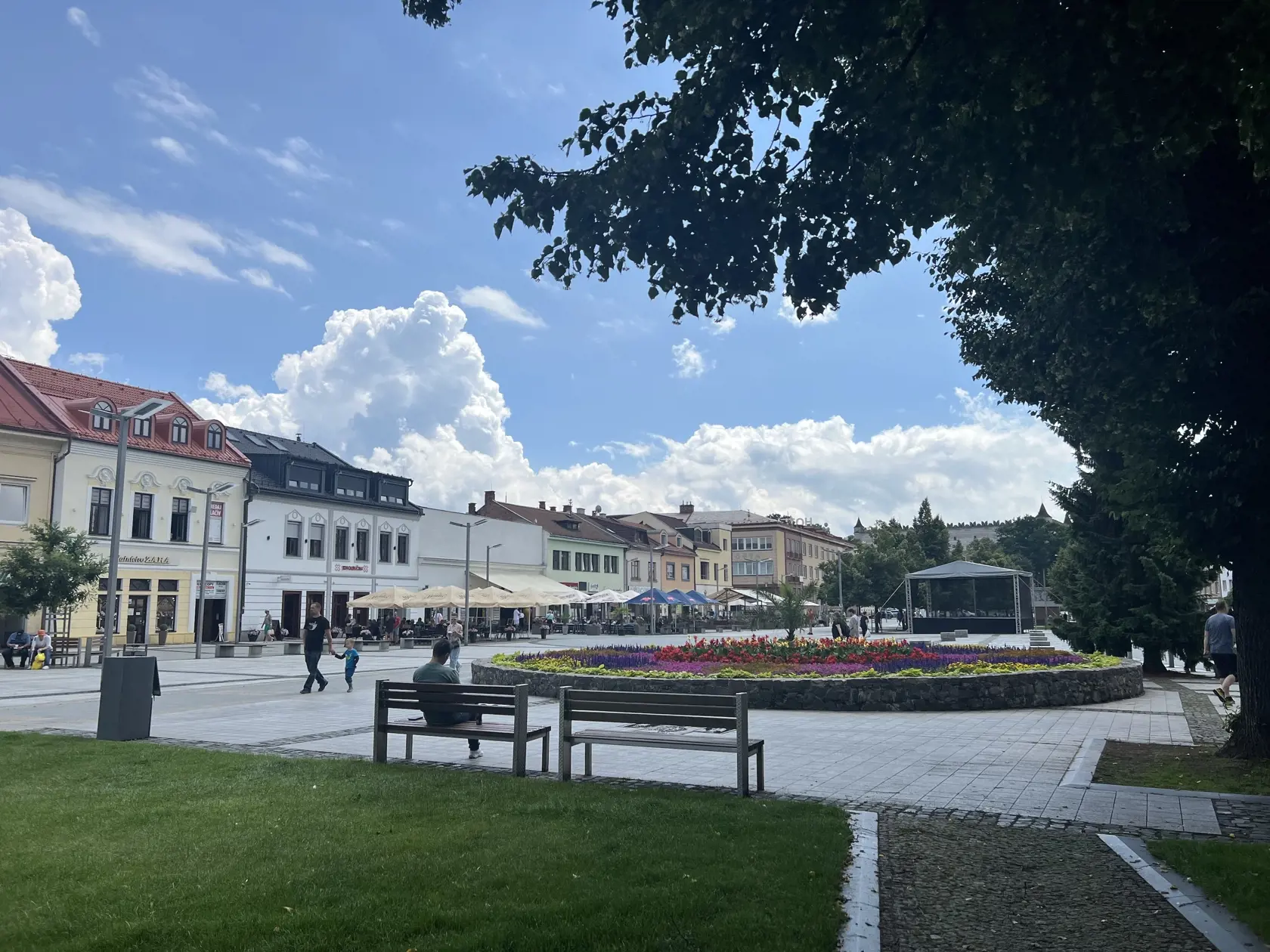 Domáci ju vnímali ako súčasť priestoru a zároveň bola v letných mesiacoch osviežením. Preto sa rozhodli spísať petíciu proti jej odstráneniu.